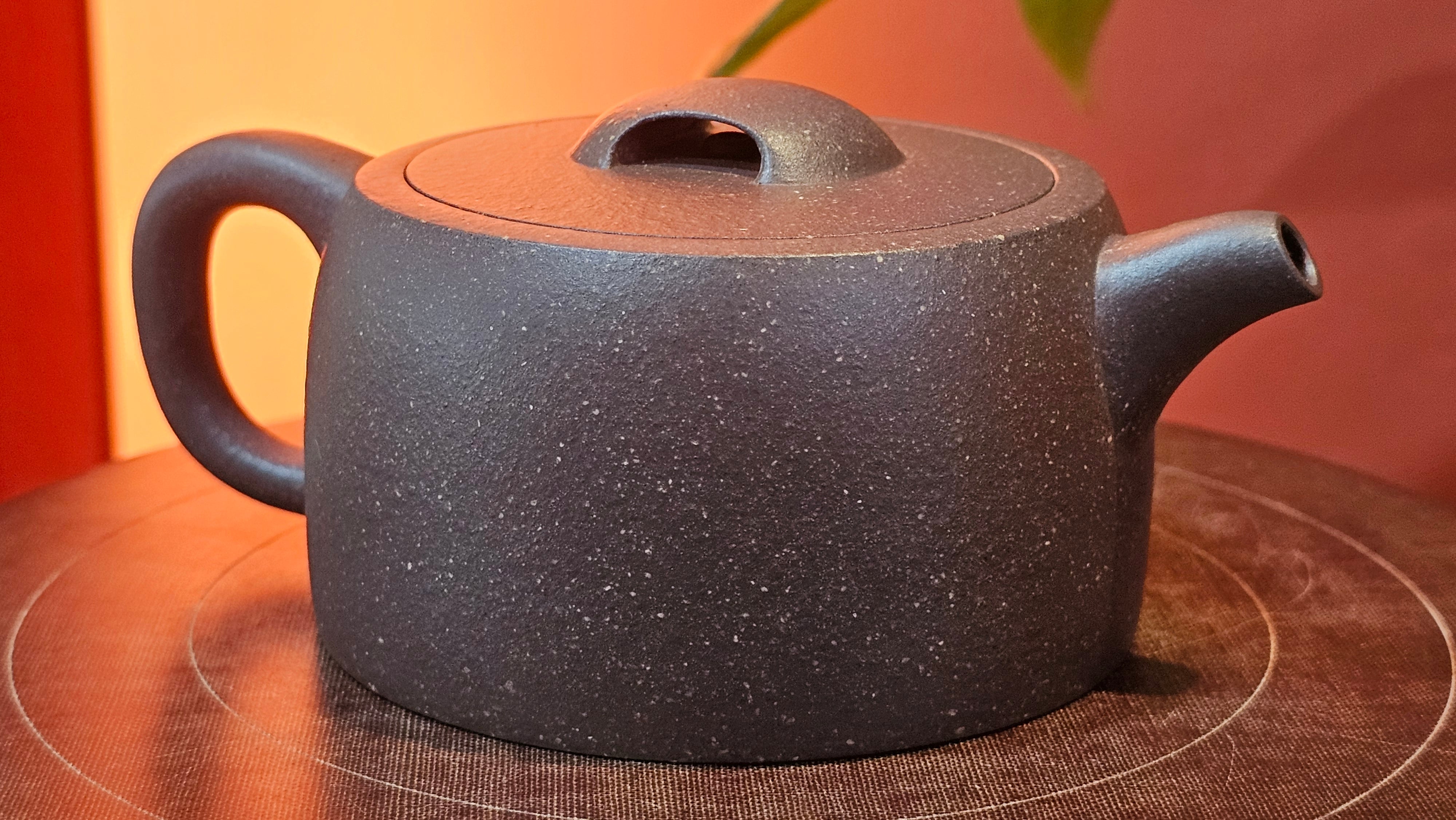 Niu Gai Jing Lan《牛盖井栏》, 159.5ml, Hei Zi Ni 黑紫泥, with Chinese Bronze Age Patterns~Engraving Art 青铜器纹样~刻绘, by our Craftsman Zhang Huan 张欢 ~!Congratulations to Ms C.W.! 1156hrs 17th Oct 2025, Sunnyvale! CA.