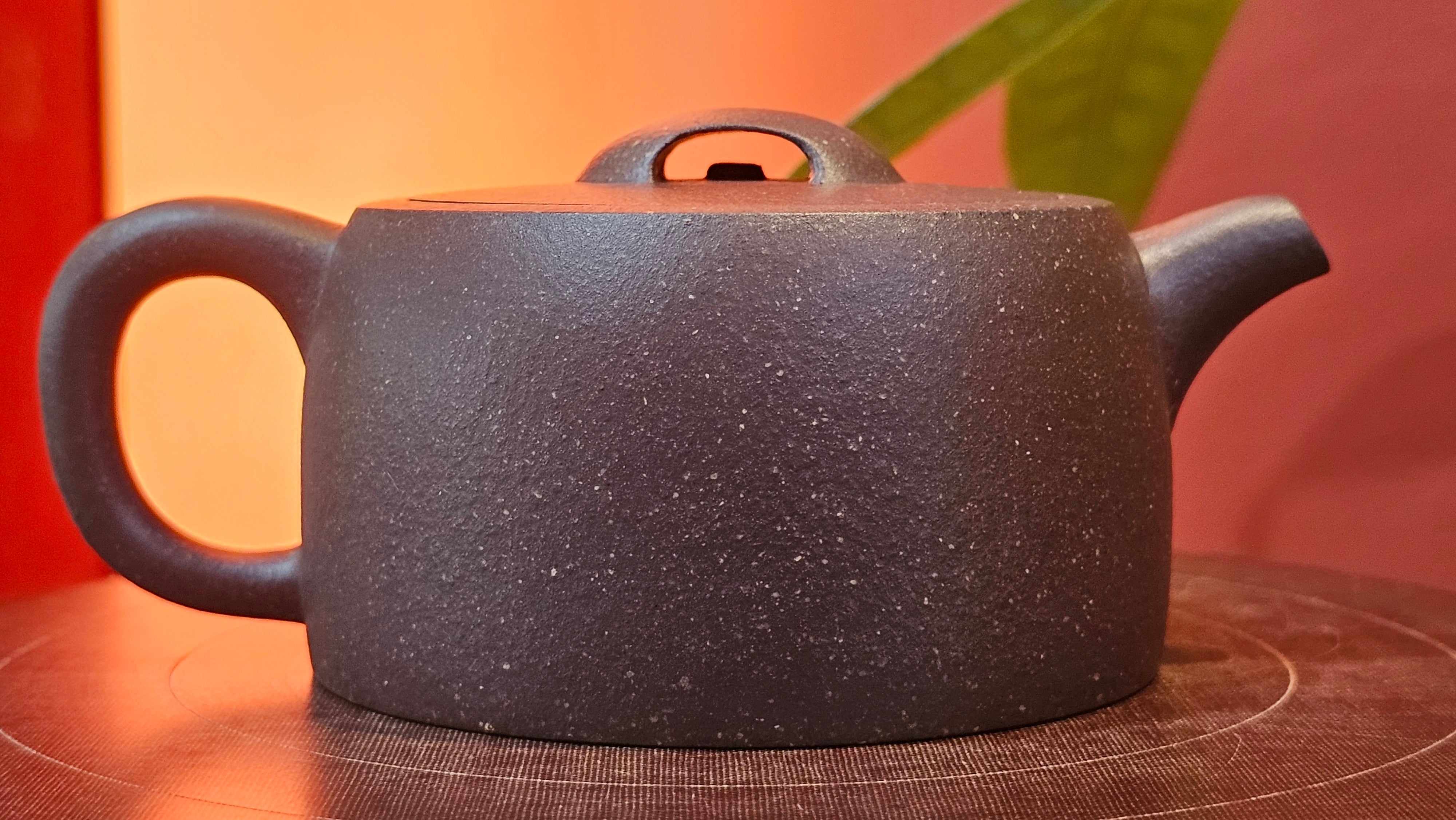 Niu Gai Jing Lan《牛盖井栏》, 159.5ml, Hei Zi Ni 黑紫泥, with Chinese Bronze Age Patterns~Engraving Art 青铜器纹样~刻绘, by our Craftsman Zhang Huan 张欢 ~!Congratulations to Ms C.W.! 1156hrs 17th Oct 2025, Sunnyvale! CA.