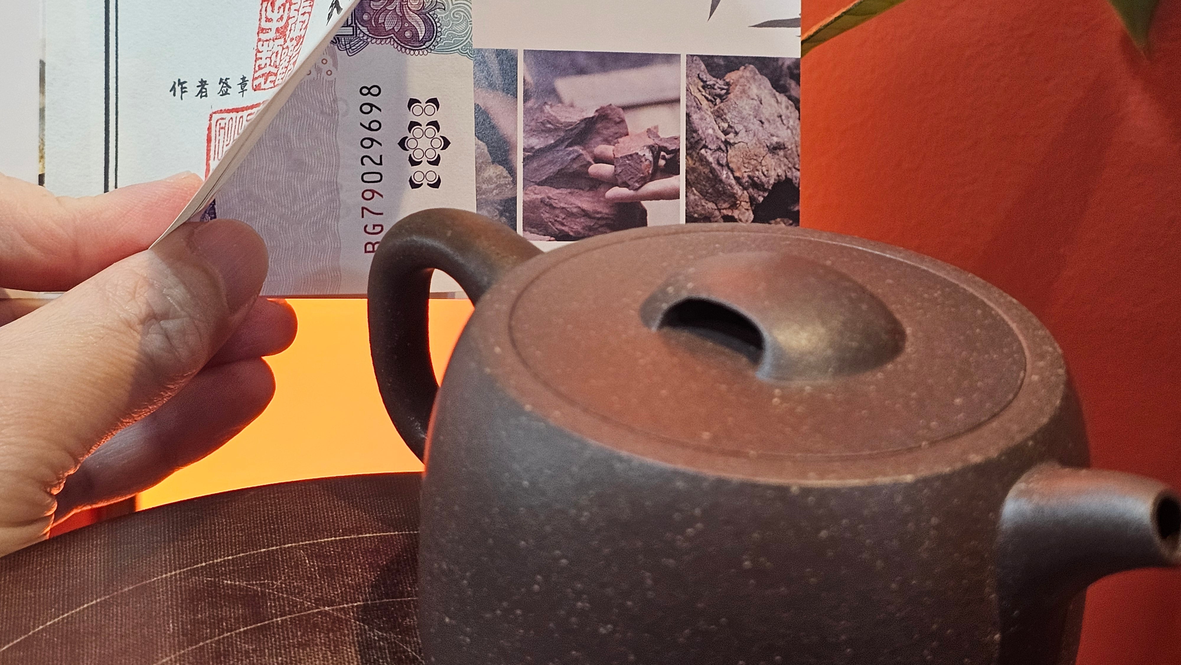 Niu Gai Jing Lan《牛盖井栏》, 159.5ml, Hei Zi Ni 黑紫泥, with Chinese Bronze Age Patterns~Engraving Art 青铜器纹样~刻绘, by our Craftsman Zhang Huan 张欢 ~!Congratulations to Ms C.W.! 1156hrs 17th Oct 2025, Sunnyvale! CA.