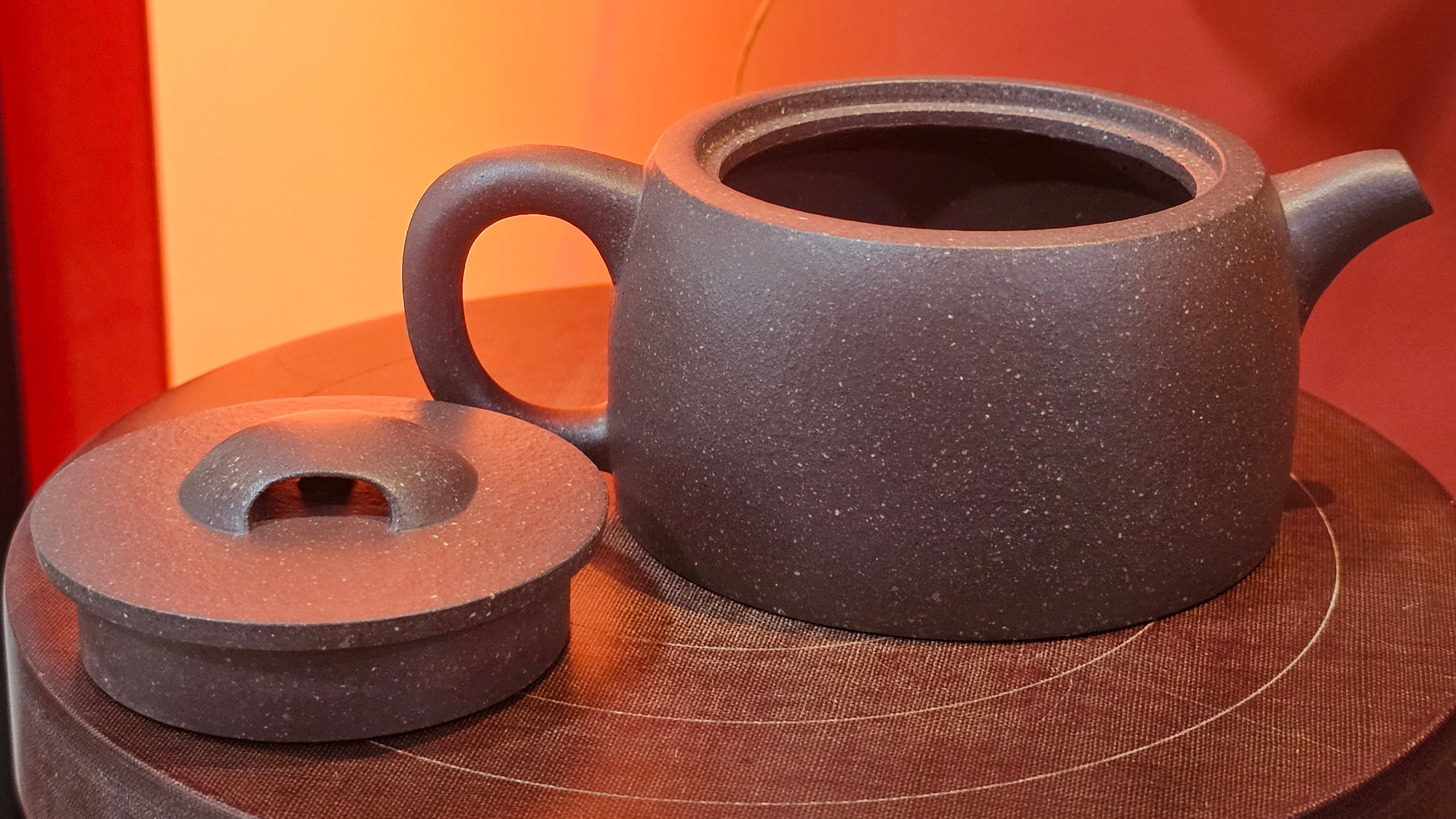 Niu Gai Jing Lan《牛盖井栏》, 159.5ml, Hei Zi Ni 黑紫泥, with Chinese Bronze Age Patterns~Engraving Art 青铜器纹样~刻绘, by our Craftsman Zhang Huan 张欢 ~!Congratulations to Ms C.W.! 1156hrs 17th Oct 2025, Sunnyvale! CA.