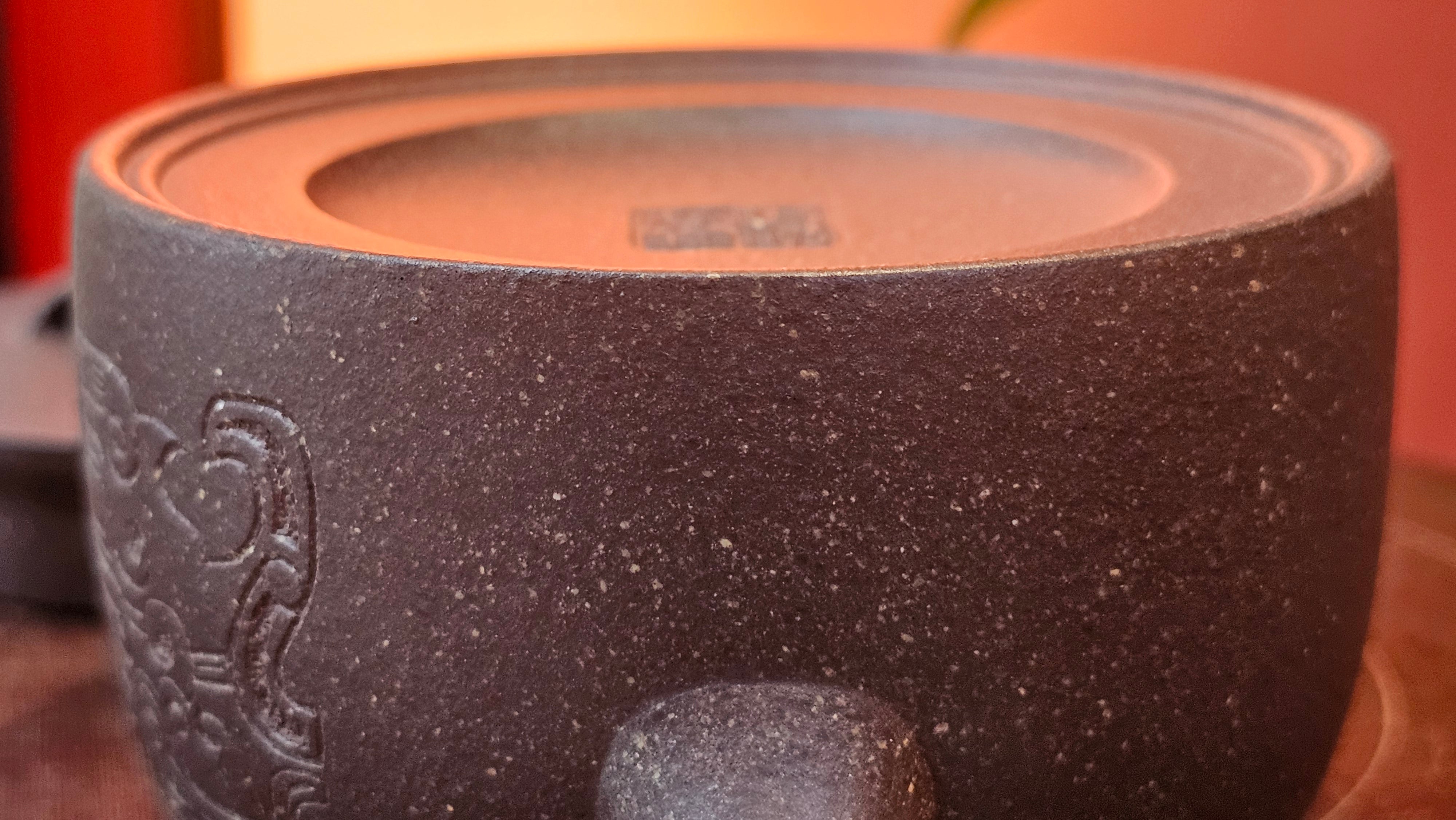 Niu Gai Jing Lan《牛盖井栏》, 159.5ml, Hei Zi Ni 黑紫泥, with Chinese Bronze Age Patterns~Engraving Art 青铜器纹样~刻绘, by our Craftsman Zhang Huan 张欢 ~!Congratulations to Ms C.W.! 1156hrs 17th Oct 2025, Sunnyvale! CA.