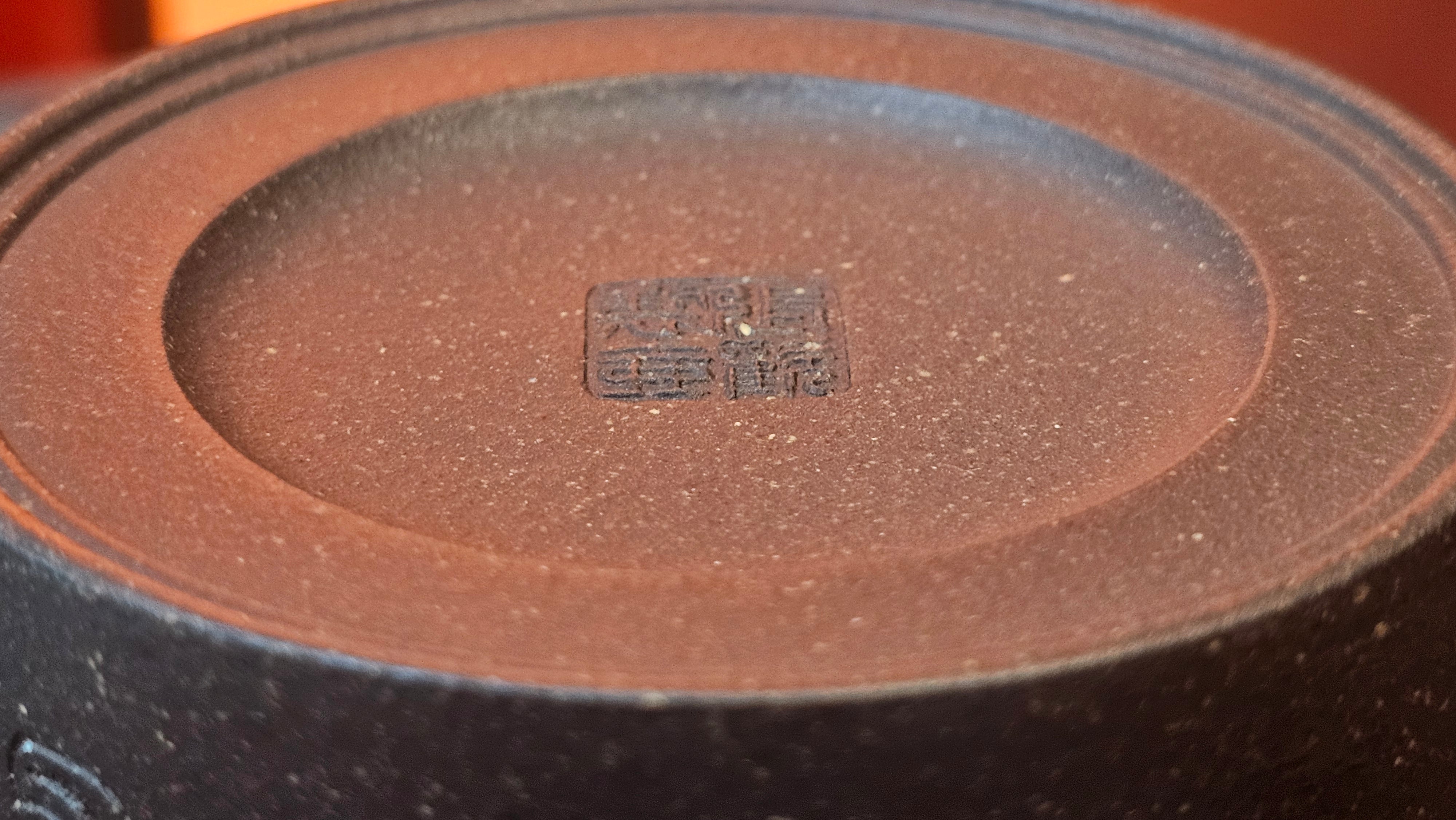 Niu Gai Jing Lan《牛盖井栏》, 159.5ml, Hei Zi Ni 黑紫泥, with Chinese Bronze Age Patterns~Engraving Art 青铜器纹样~刻绘, by our Craftsman Zhang Huan 张欢 ~!Congratulations to Ms C.W.! 1156hrs 17th Oct 2025, Sunnyvale! CA.