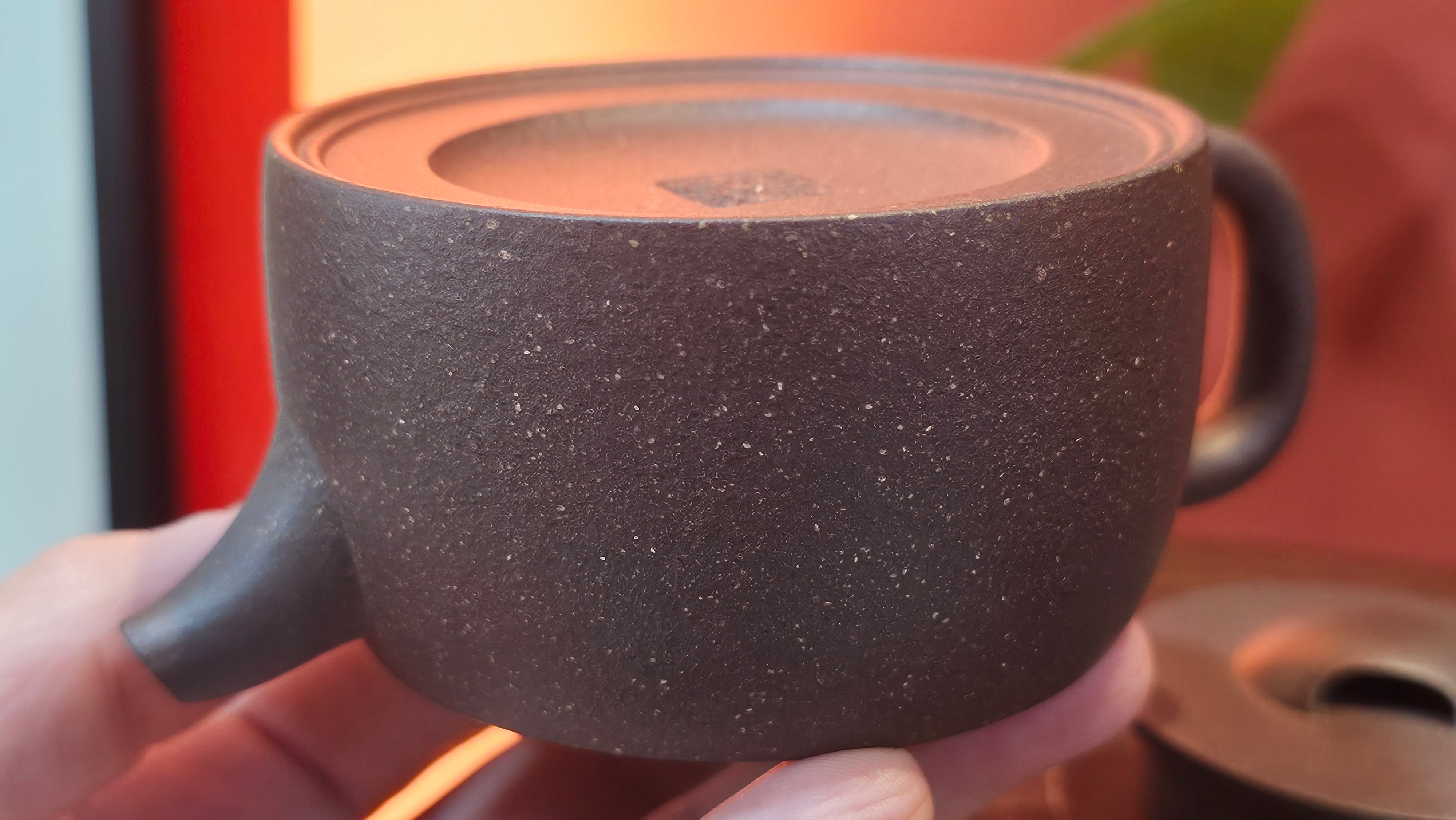 Niu Gai Jing Lan《牛盖井栏》, 159.5ml, Hei Zi Ni 黑紫泥, with Chinese Bronze Age Patterns~Engraving Art 青铜器纹样~刻绘, by our Craftsman Zhang Huan 张欢 ~!Congratulations to Ms C.W.! 1156hrs 17th Oct 2025, Sunnyvale! CA.