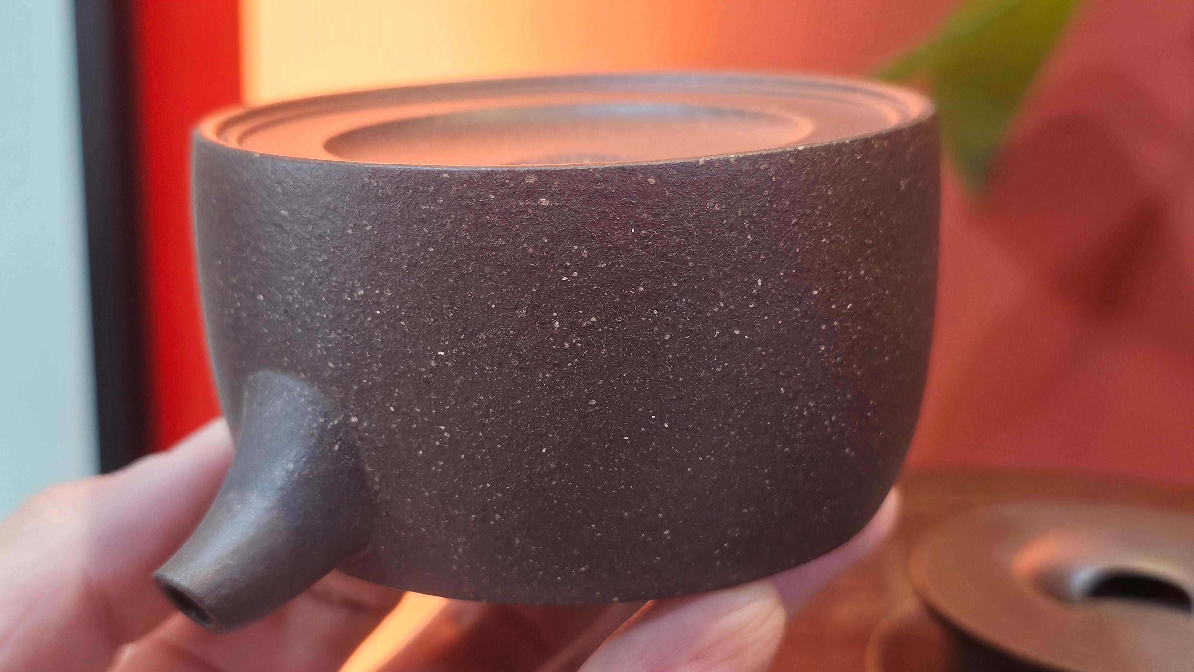 Niu Gai Jing Lan《牛盖井栏》, 159.5ml, Hei Zi Ni 黑紫泥, with Chinese Bronze Age Patterns~Engraving Art 青铜器纹样~刻绘, by our Craftsman Zhang Huan 张欢 ~!Congratulations to Ms C.W.! 1156hrs 17th Oct 2025, Sunnyvale! CA.