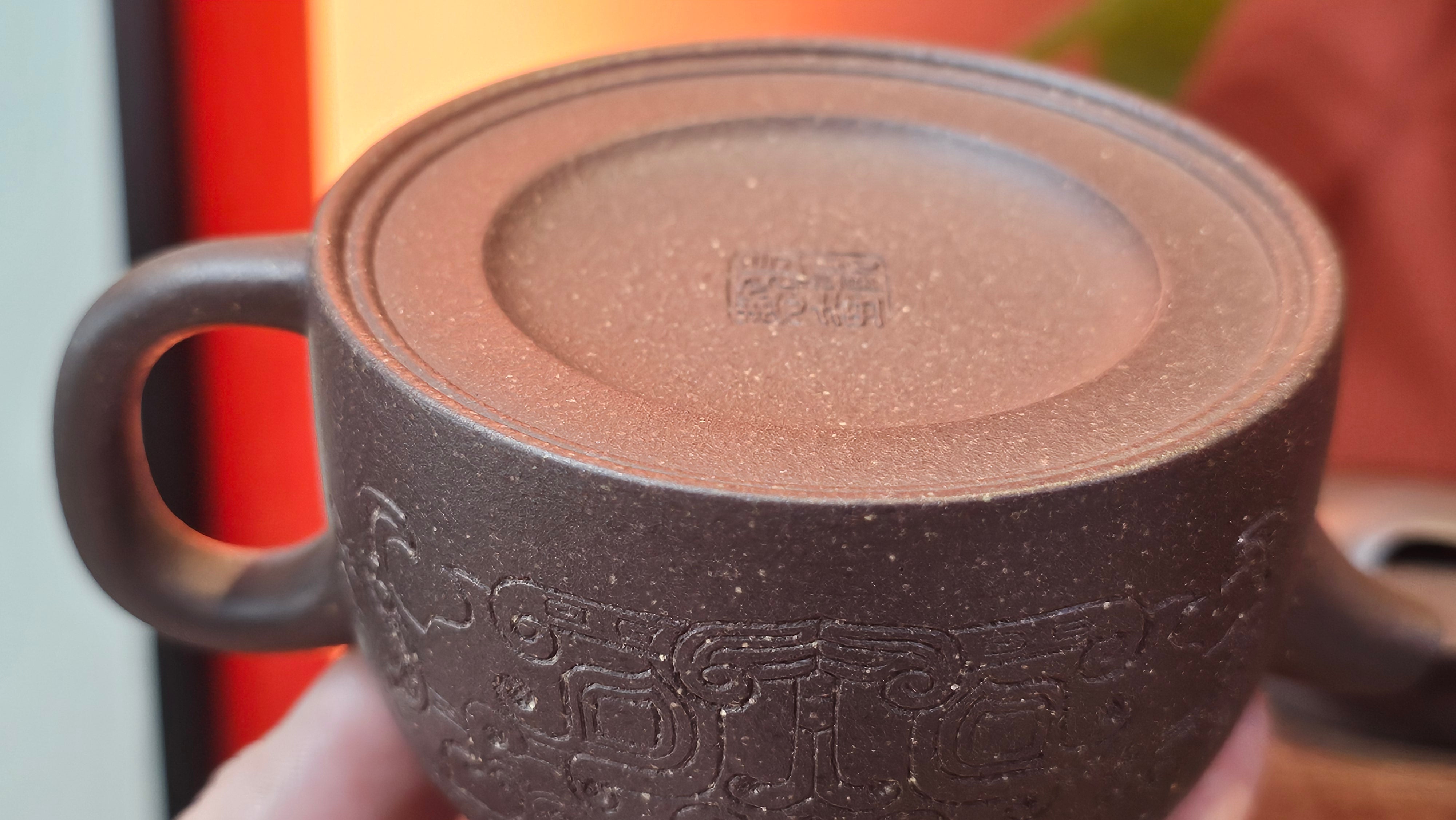 Niu Gai Jing Lan《牛盖井栏》, 159.5ml, Hei Zi Ni 黑紫泥, with Chinese Bronze Age Patterns~Engraving Art 青铜器纹样~刻绘, by our Craftsman Zhang Huan 张欢 ~!Congratulations to Ms C.W.! 1156hrs 17th Oct 2025, Sunnyvale! CA.