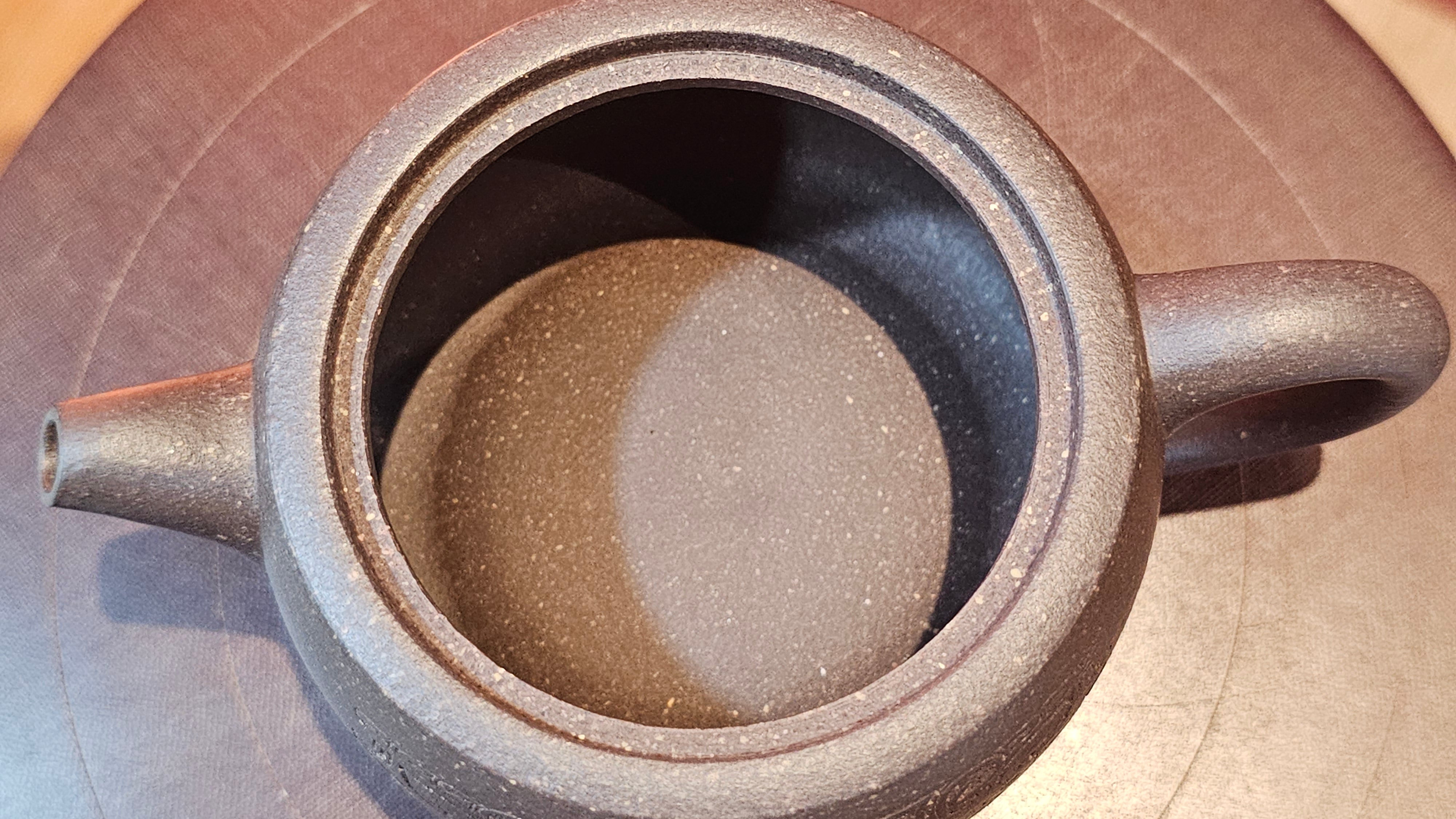 Niu Gai Jing Lan《牛盖井栏》, 159.5ml, Hei Zi Ni 黑紫泥, with Chinese Bronze Age Patterns~Engraving Art 青铜器纹样~刻绘, by our Craftsman Zhang Huan 张欢 ~!Congratulations to Ms C.W.! 1156hrs 17th Oct 2025, Sunnyvale! CA.