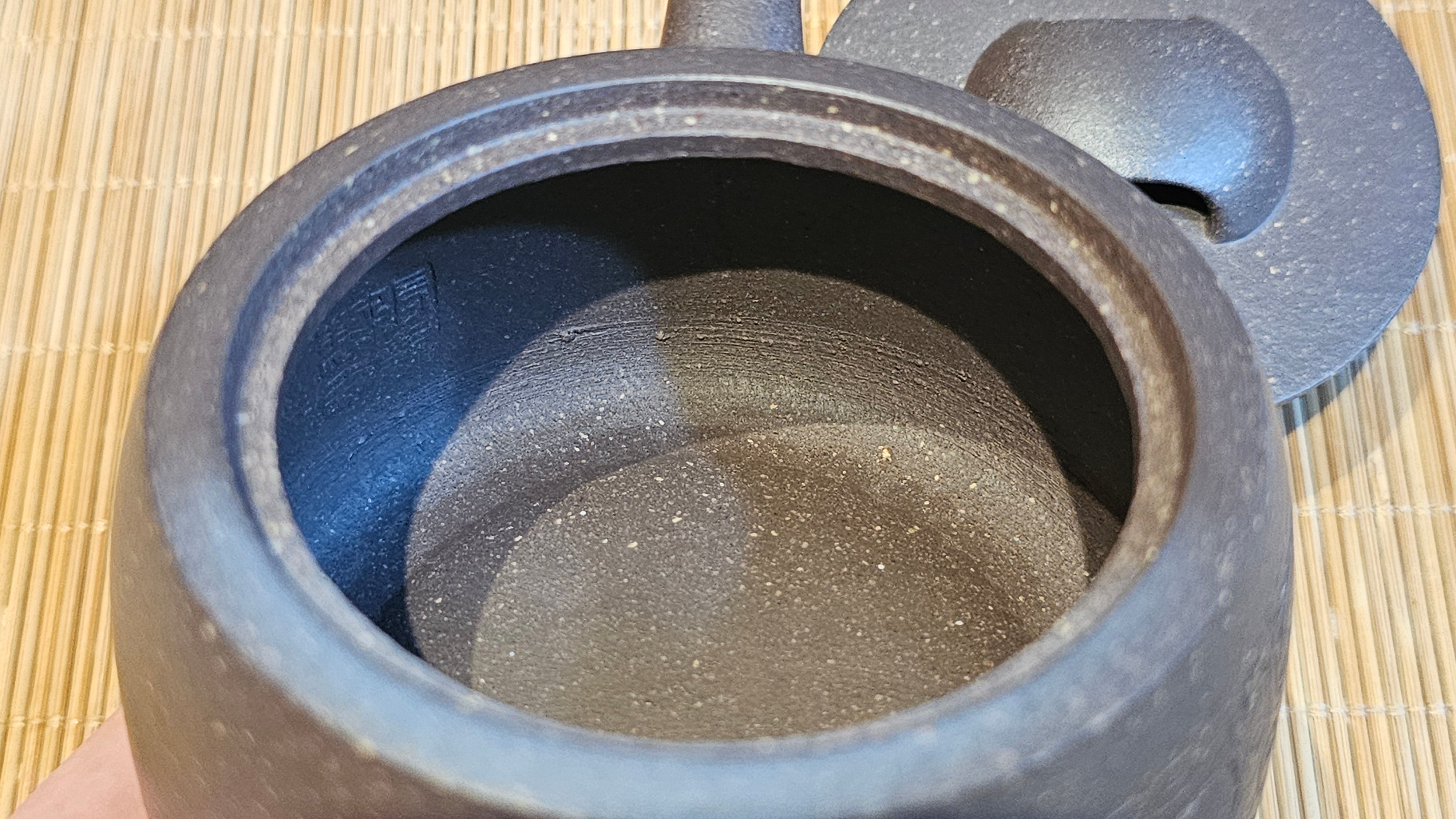 Niu Gai Jing Lan《牛盖井栏》, 159.5ml, Hei Zi Ni 黑紫泥, with Chinese Bronze Age Patterns~Engraving Art 青铜器纹样~刻绘, by our Craftsman Zhang Huan 张欢 ~!Congratulations to Ms C.W.! 1156hrs 17th Oct 2025, Sunnyvale! CA.