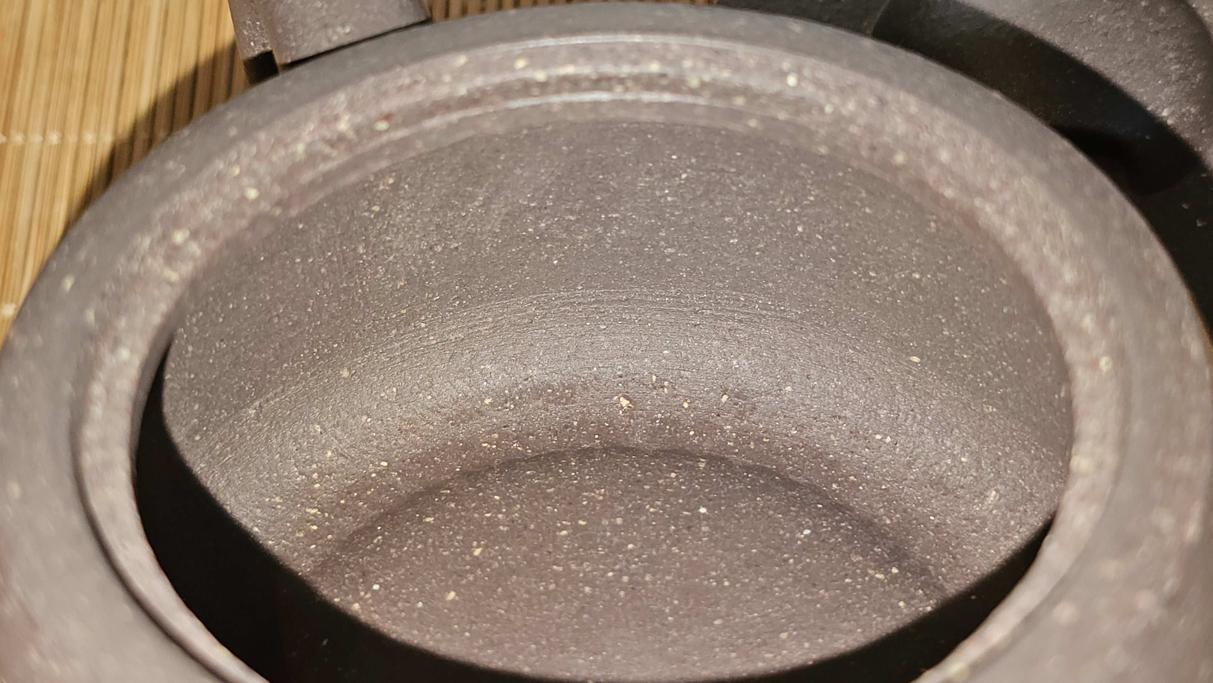 Niu Gai Jing Lan《牛盖井栏》, 159.5ml, Hei Zi Ni 黑紫泥, with Chinese Bronze Age Patterns~Engraving Art 青铜器纹样~刻绘, by our Craftsman Zhang Huan 张欢 ~!Congratulations to Ms C.W.! 1156hrs 17th Oct 2025, Sunnyvale! CA.