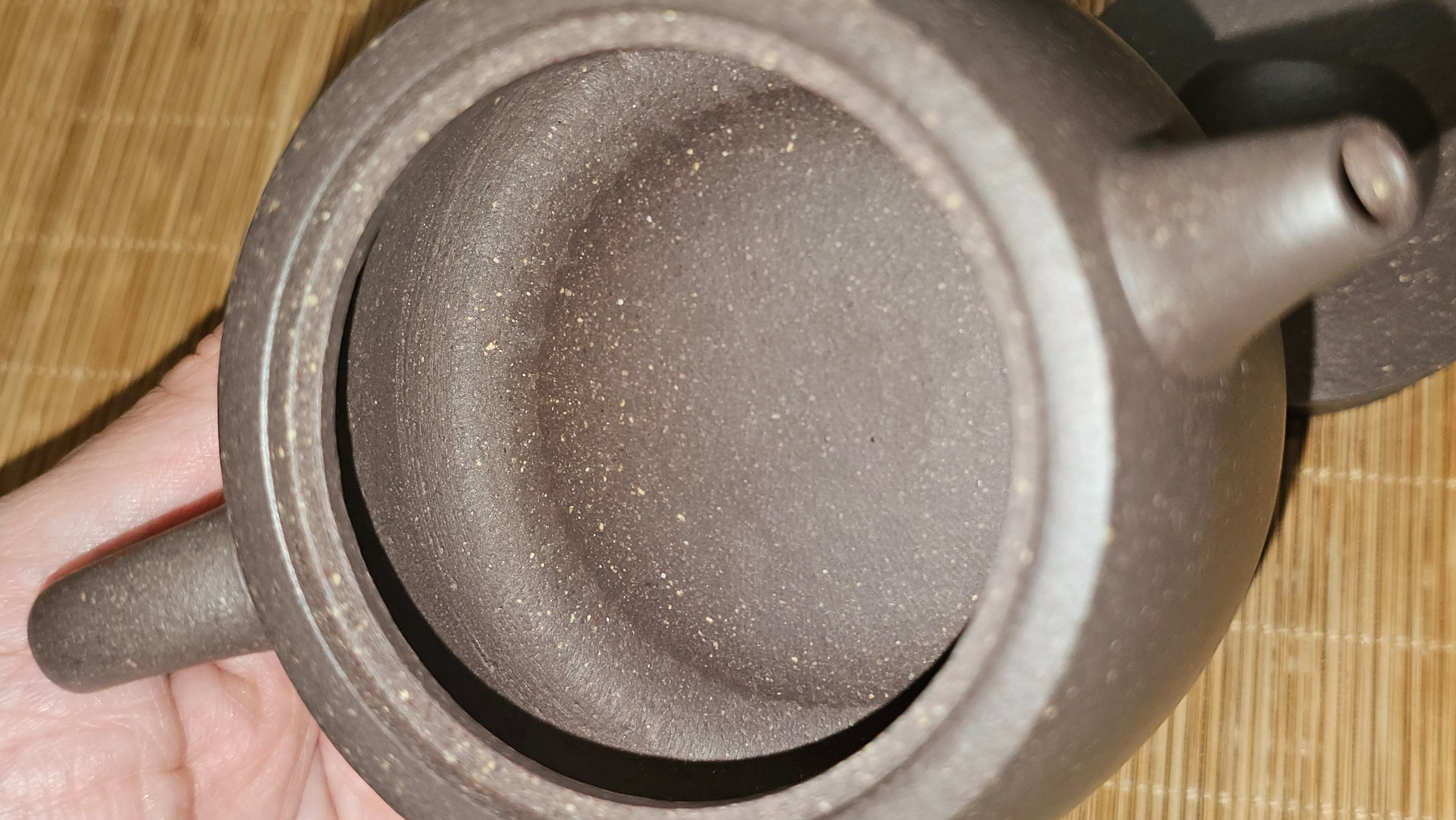 Niu Gai Jing Lan《牛盖井栏》, 159.5ml, Hei Zi Ni 黑紫泥, with Chinese Bronze Age Patterns~Engraving Art 青铜器纹样~刻绘, by our Craftsman Zhang Huan 张欢 ~!Congratulations to Ms C.W.! 1156hrs 17th Oct 2025, Sunnyvale! CA.