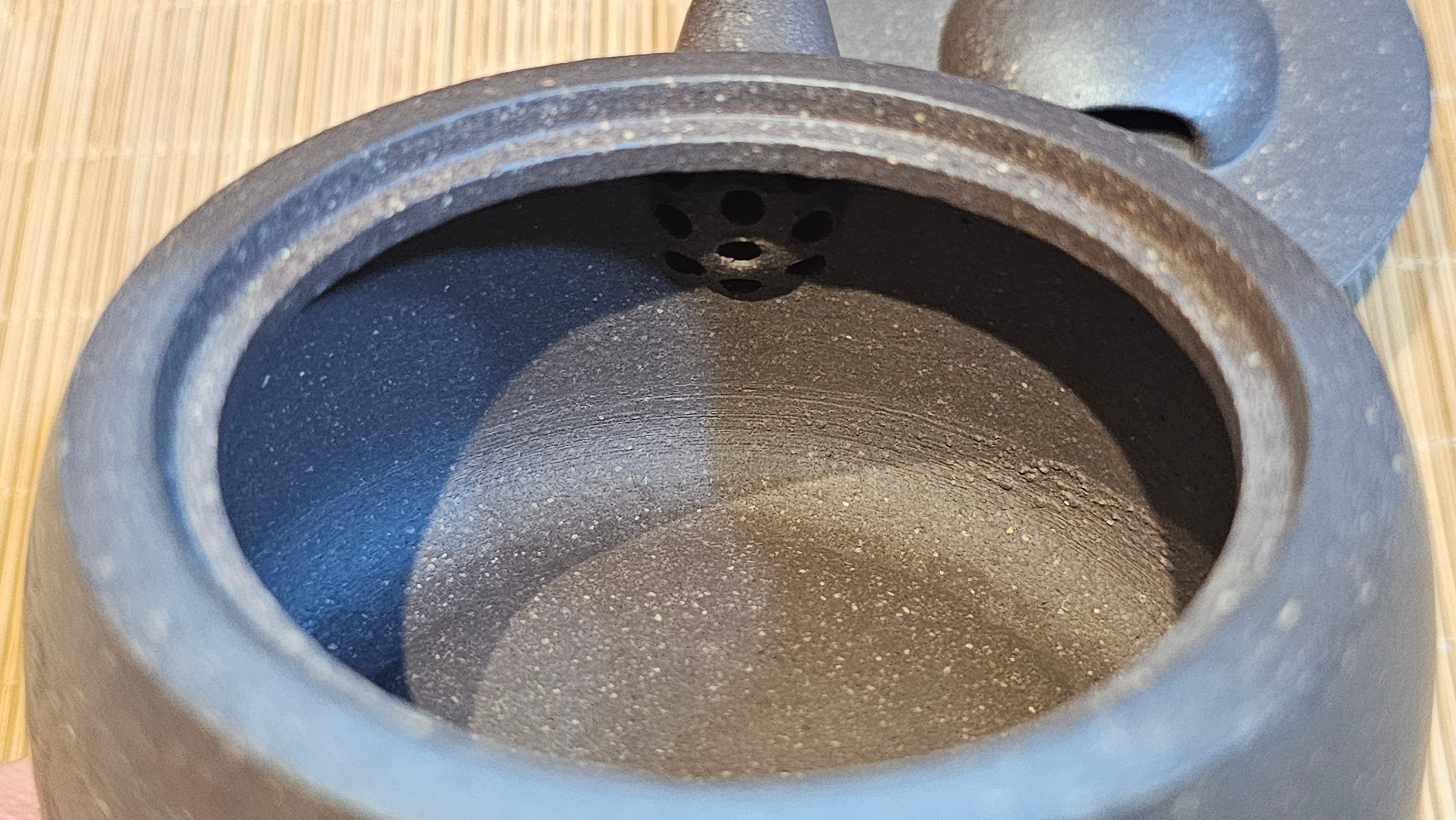 Niu Gai Jing Lan《牛盖井栏》, 159.5ml, Hei Zi Ni 黑紫泥, with Chinese Bronze Age Patterns~Engraving Art 青铜器纹样~刻绘, by our Craftsman Zhang Huan 张欢 ~!Congratulations to Ms C.W.! 1156hrs 17th Oct 2025, Sunnyvale! CA.