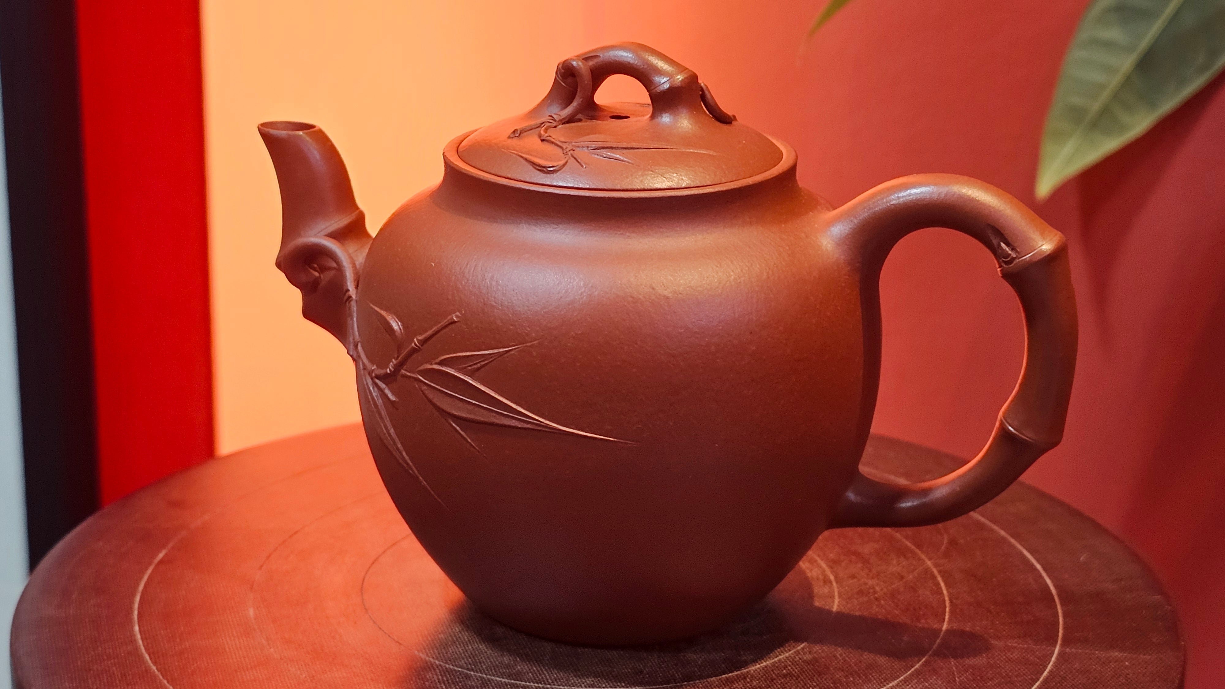 《高风亮节》"Gao Feng Liang Jie",  226.0ml, Ornate 花器! ~ Xiao Mei Yao Zhu Ni 小煤窑朱泥,  by Craftsman Shi Yun 石芸 ~!Congratulations to Mr L.C.! 0217hrs 5th Nov 2025, Taylors! SC!