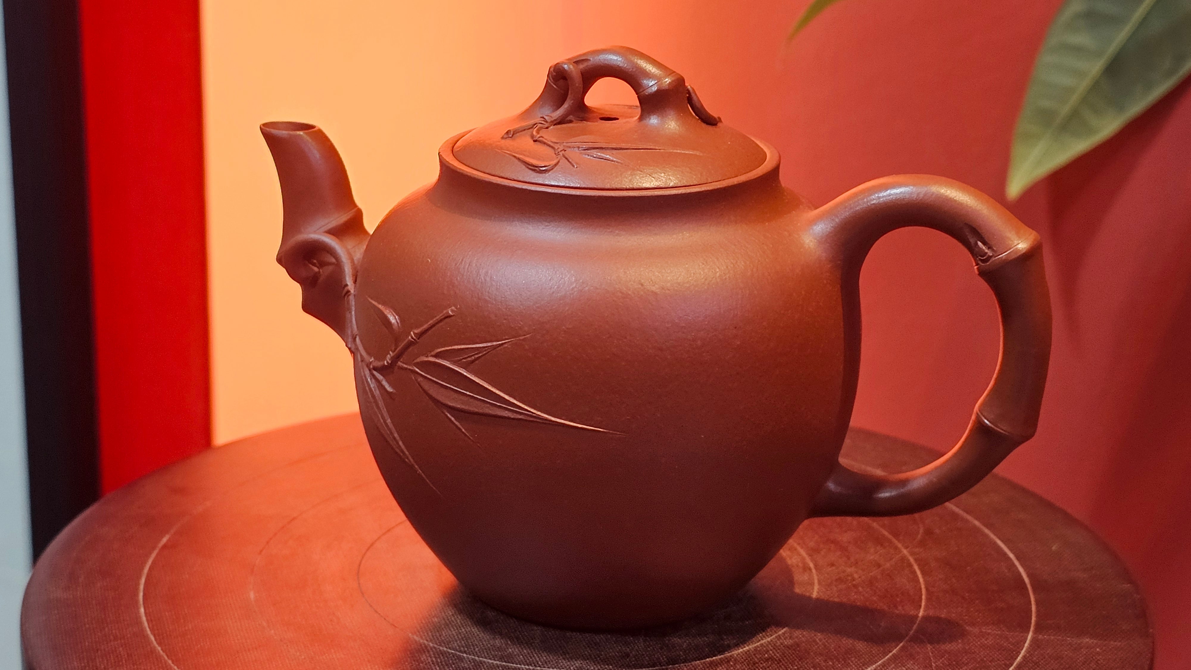 《高风亮节》"Gao Feng Liang Jie",  226.0ml, Ornate 花器! ~ Xiao Mei Yao Zhu Ni 小煤窑朱泥,  by Craftsman Shi Yun 石芸 ~!Congratulations to Mr L.C.! 0217hrs 5th Nov 2025, Taylors! SC!