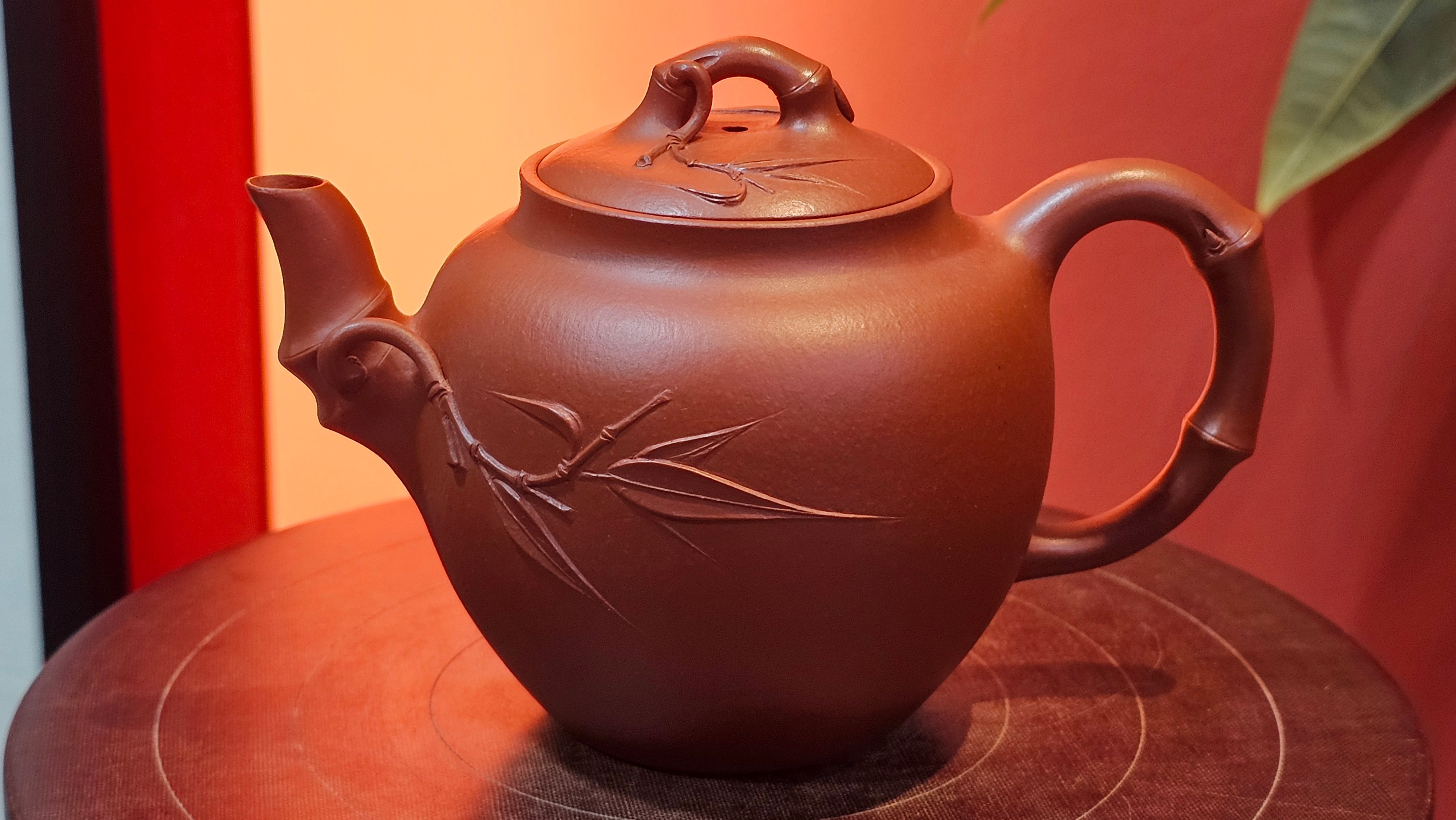 《高风亮节》"Gao Feng Liang Jie",  226.0ml, Ornate 花器! ~ Xiao Mei Yao Zhu Ni 小煤窑朱泥,  by Craftsman Shi Yun 石芸 ~!Congratulations to Mr L.C.! 0217hrs 5th Nov 2025, Taylors! SC!