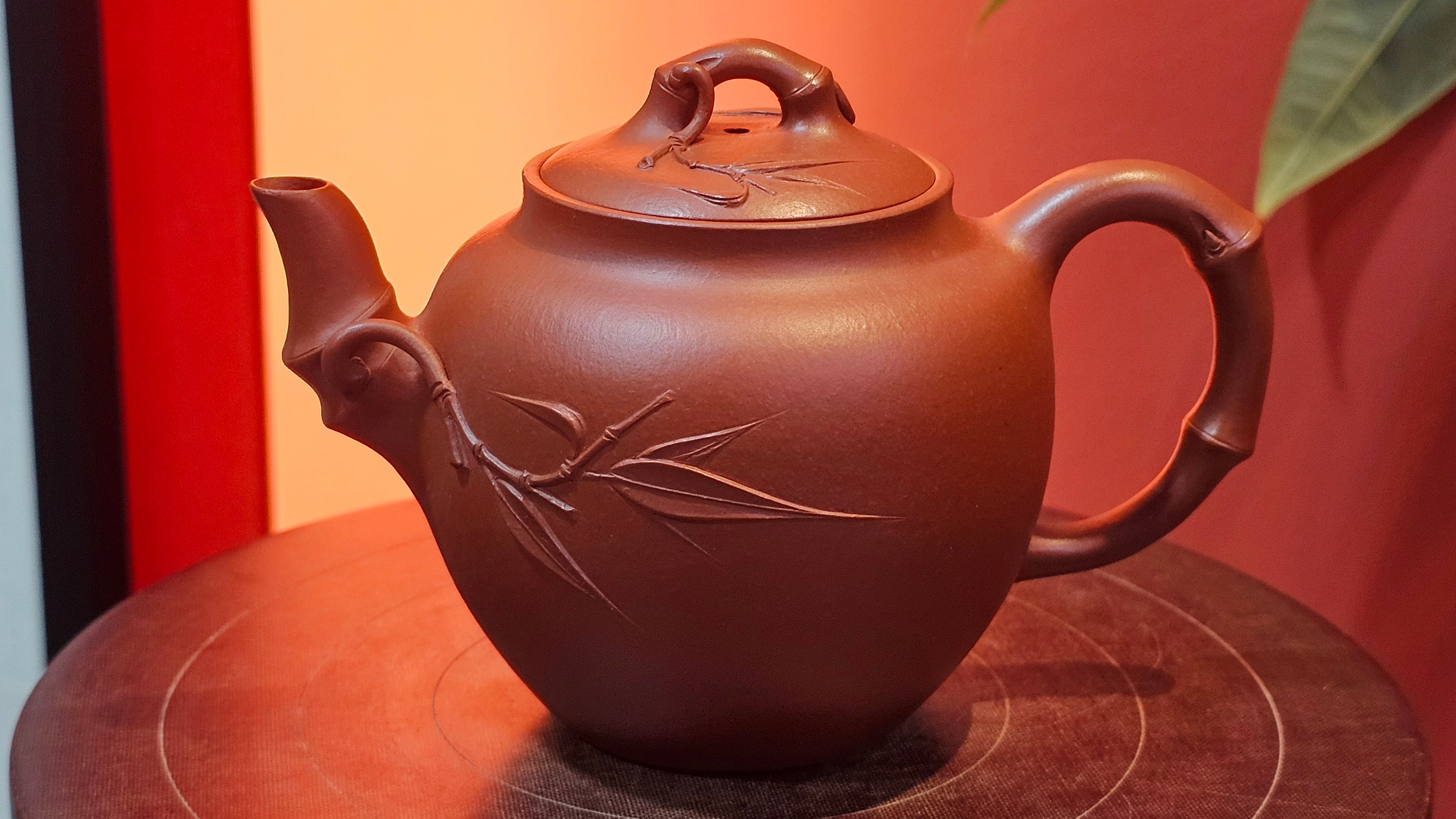 《高风亮节》"Gao Feng Liang Jie",  226.0ml, Ornate 花器! ~ Xiao Mei Yao Zhu Ni 小煤窑朱泥,  by Craftsman Shi Yun 石芸 ~!Congratulations to Mr L.C.! 0217hrs 5th Nov 2025, Taylors! SC!