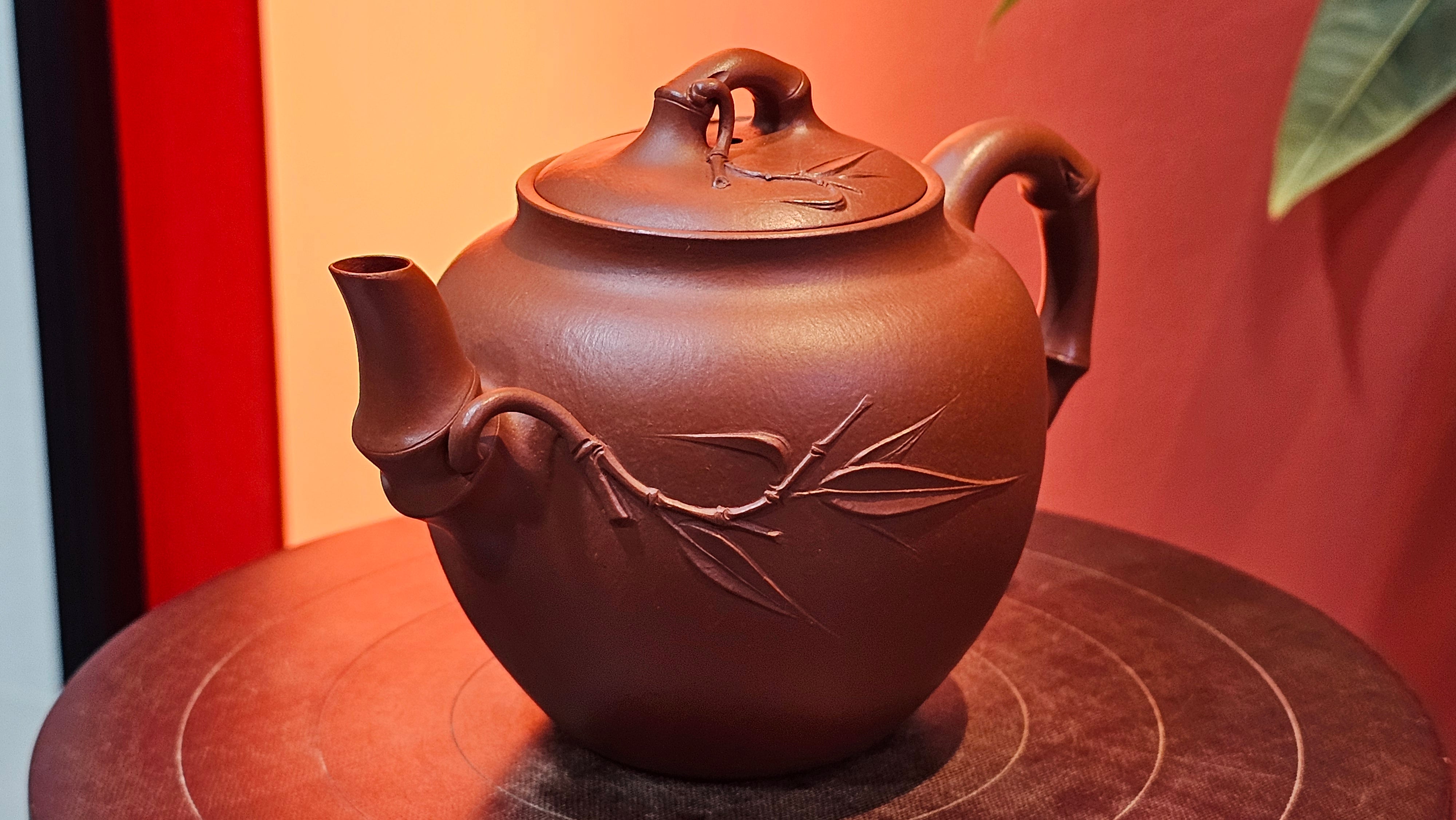 《高风亮节》"Gao Feng Liang Jie",  226.0ml, Ornate 花器! ~ Xiao Mei Yao Zhu Ni 小煤窑朱泥,  by Craftsman Shi Yun 石芸 ~!Congratulations to Mr L.C.! 0217hrs 5th Nov 2025, Taylors! SC!