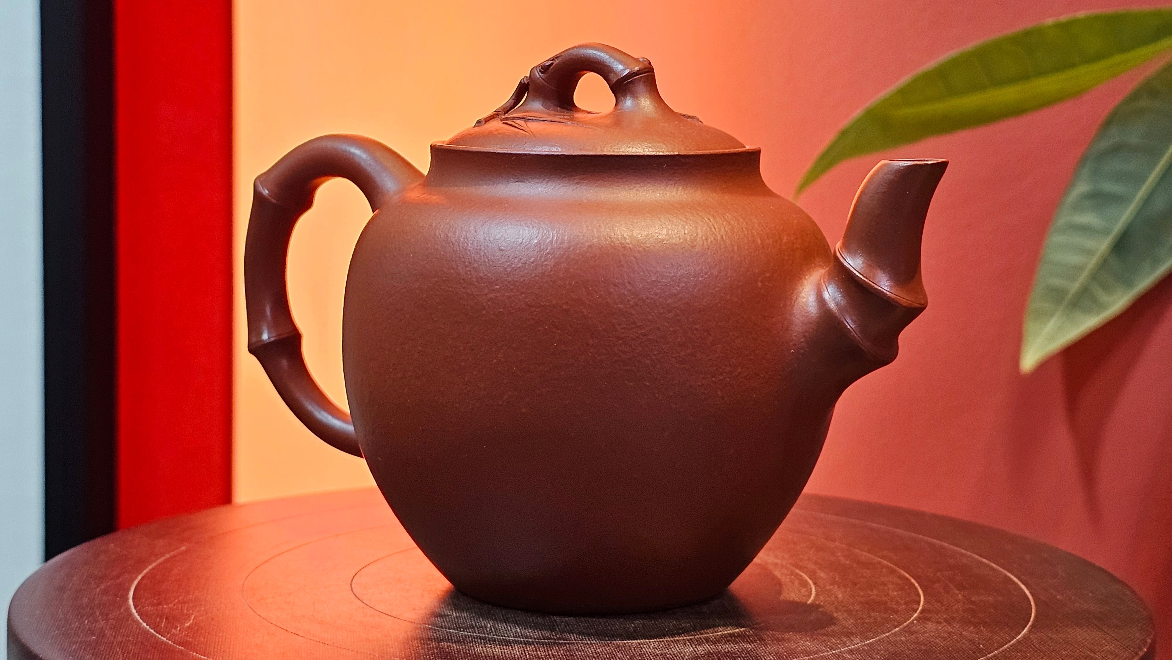 《高风亮节》"Gao Feng Liang Jie",  226.0ml, Ornate 花器! ~ Xiao Mei Yao Zhu Ni 小煤窑朱泥,  by Craftsman Shi Yun 石芸 ~!Congratulations to Mr L.C.! 0217hrs 5th Nov 2025, Taylors! SC!