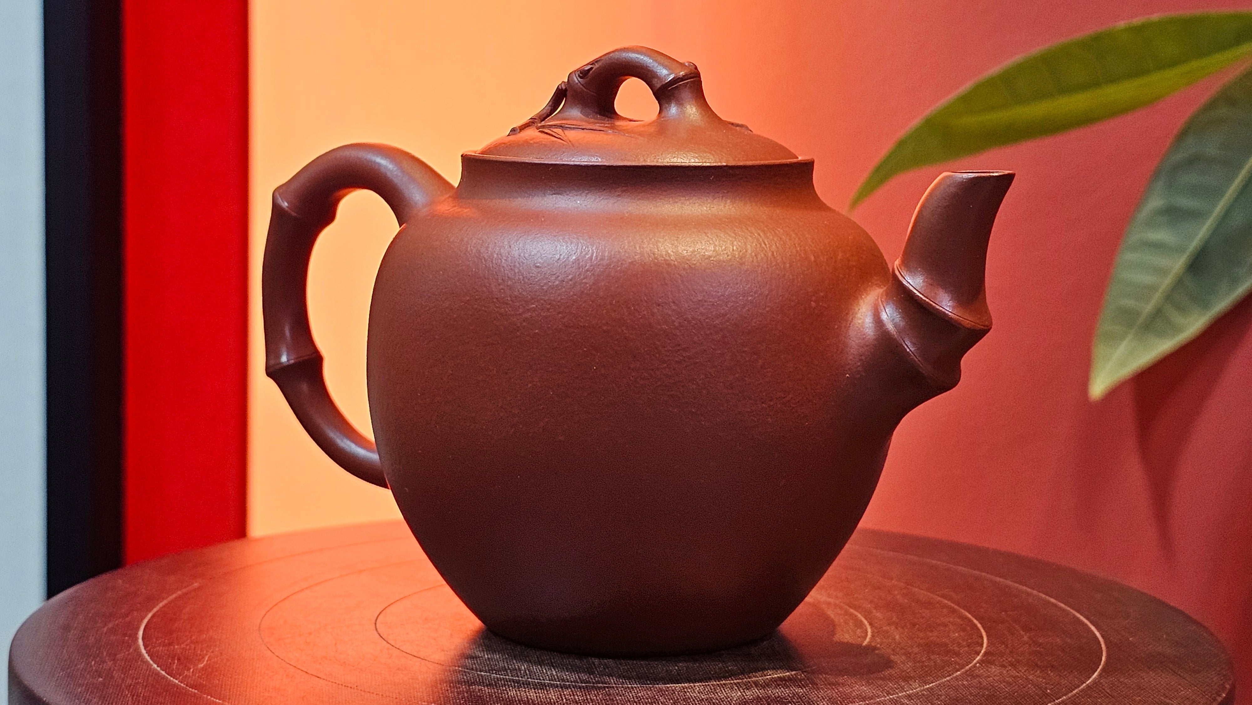 《高风亮节》"Gao Feng Liang Jie",  226.0ml, Ornate 花器! ~ Xiao Mei Yao Zhu Ni 小煤窑朱泥,  by Craftsman Shi Yun 石芸 ~!Congratulations to Mr L.C.! 0217hrs 5th Nov 2025, Taylors! SC!