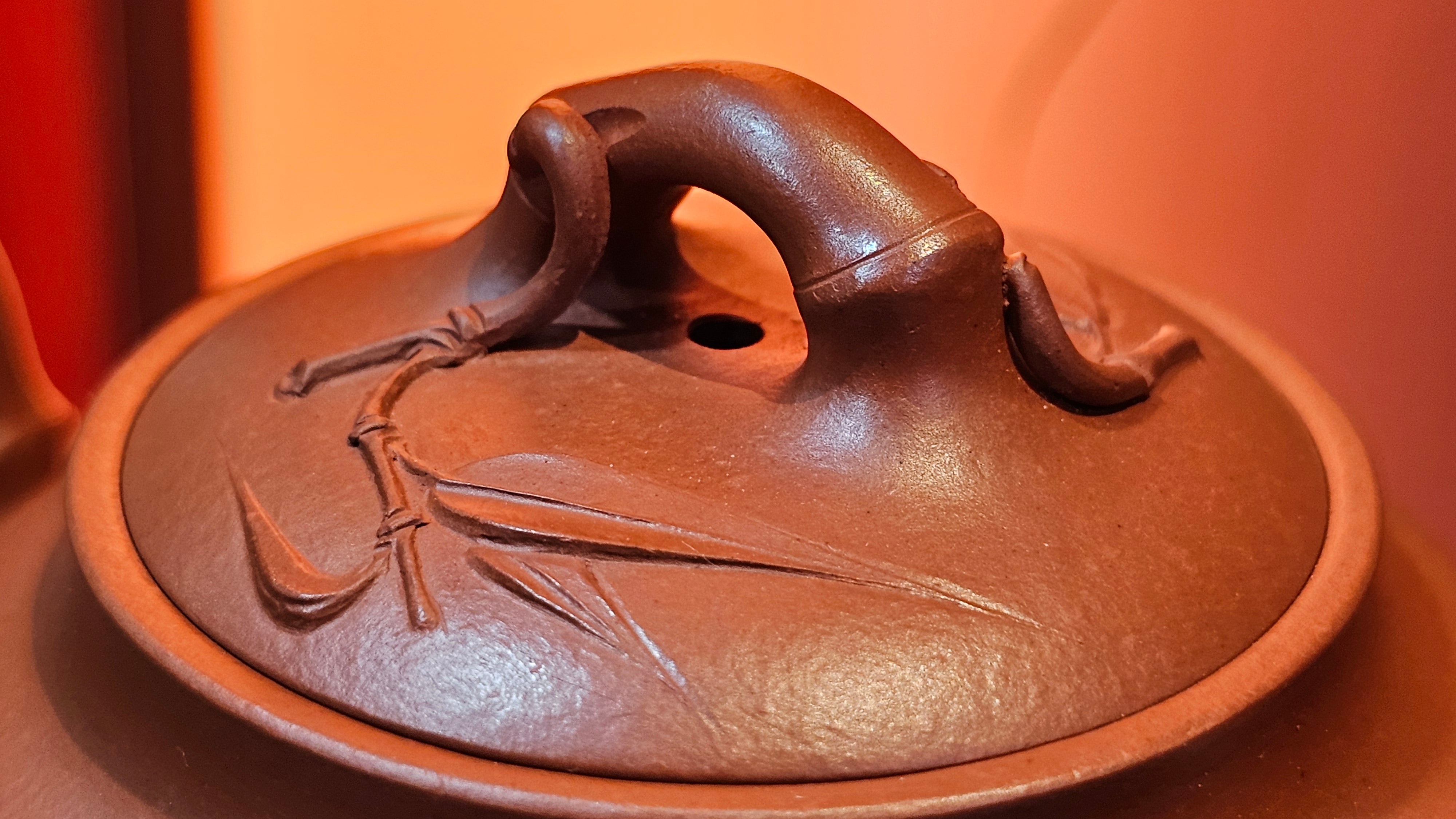 《高风亮节》"Gao Feng Liang Jie",  226.0ml, Ornate 花器! ~ Xiao Mei Yao Zhu Ni 小煤窑朱泥,  by Craftsman Shi Yun 石芸 ~!Congratulations to Mr L.C.! 0217hrs 5th Nov 2025, Taylors! SC!