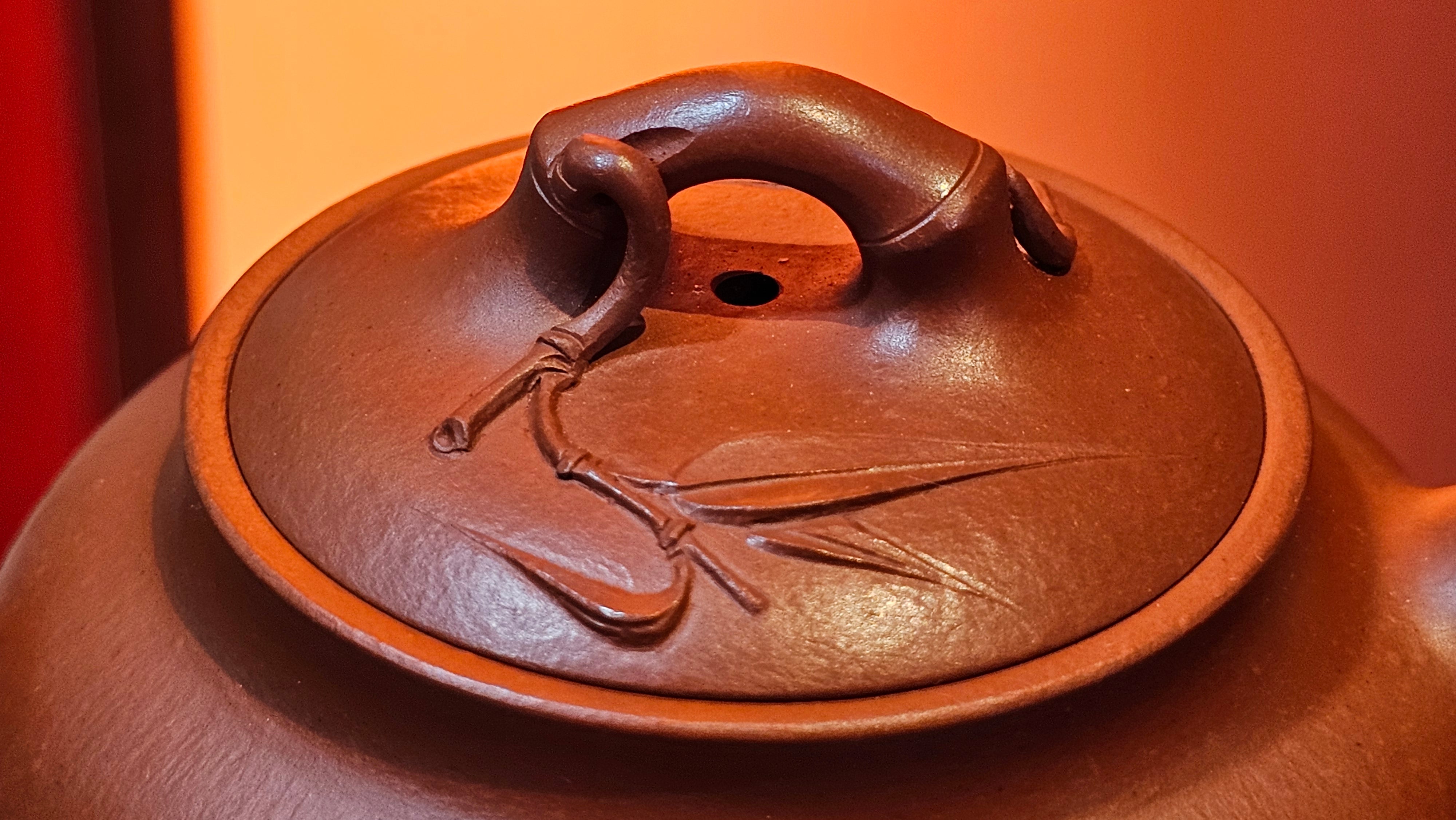 《高风亮节》"Gao Feng Liang Jie",  226.0ml, Ornate 花器! ~ Xiao Mei Yao Zhu Ni 小煤窑朱泥,  by Craftsman Shi Yun 石芸 ~!Congratulations to Mr L.C.! 0217hrs 5th Nov 2025, Taylors! SC!