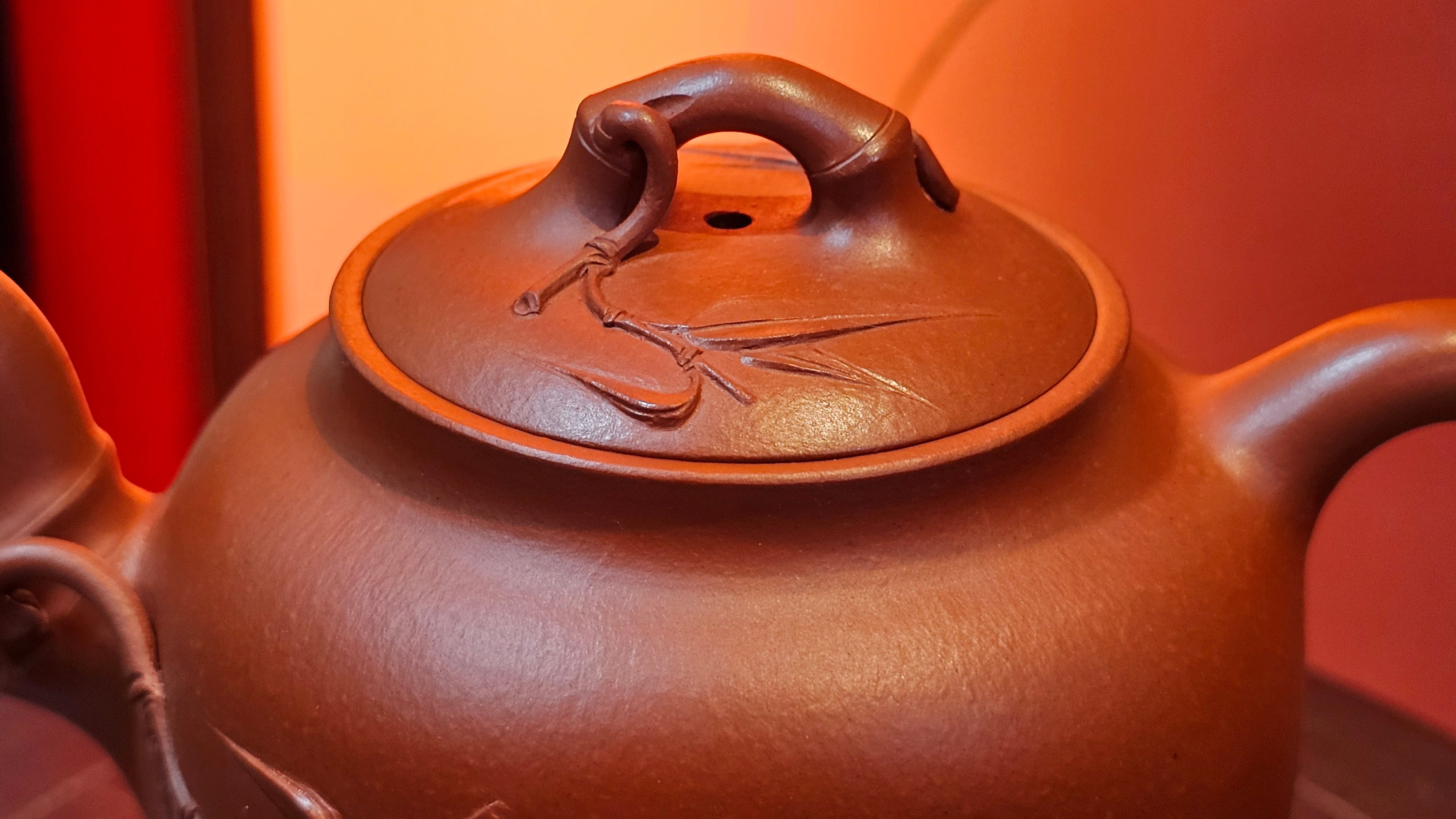 《高风亮节》"Gao Feng Liang Jie",  226.0ml, Ornate 花器! ~ Xiao Mei Yao Zhu Ni 小煤窑朱泥,  by Craftsman Shi Yun 石芸 ~!Congratulations to Mr L.C.! 0217hrs 5th Nov 2025, Taylors! SC!