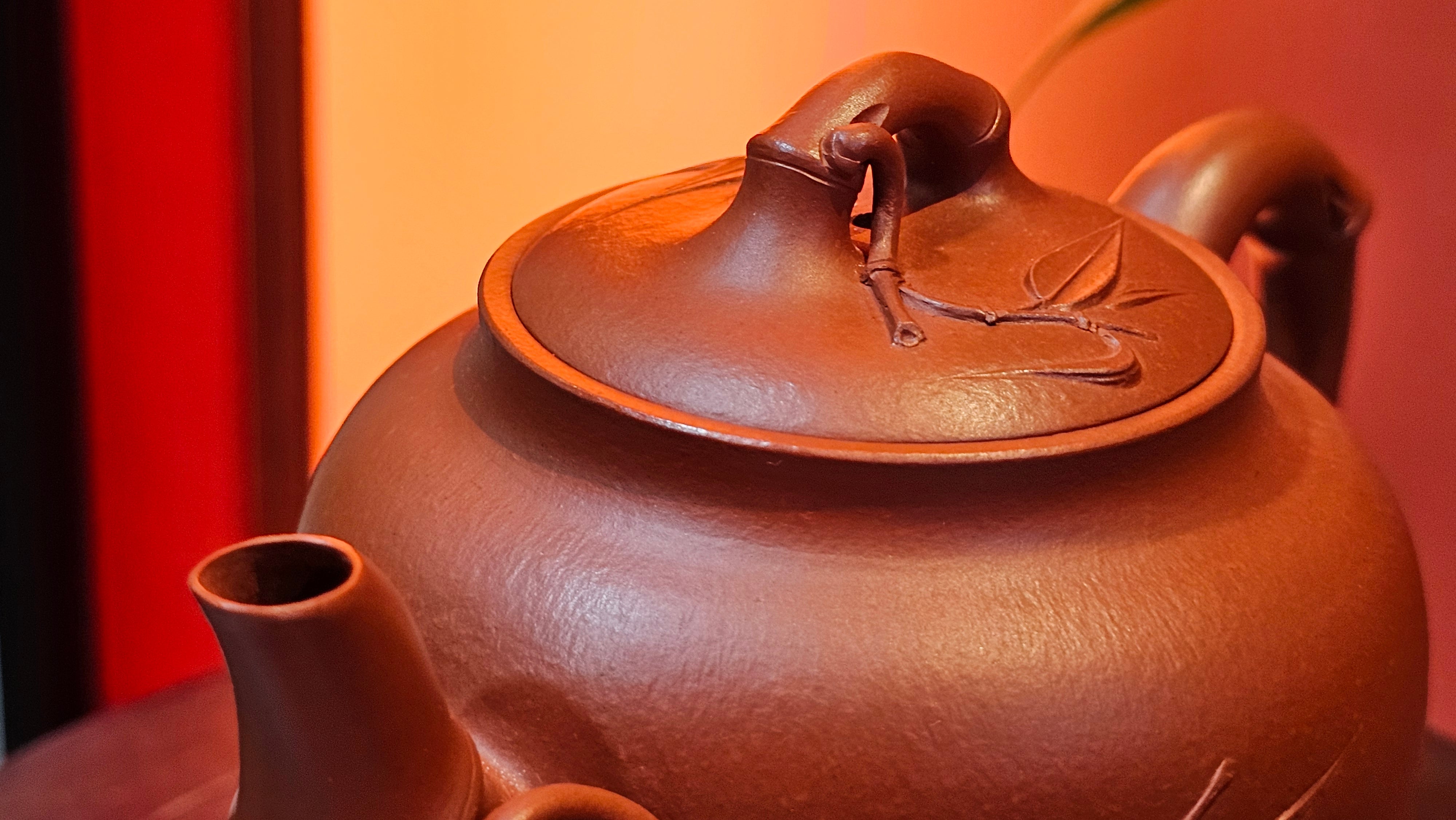 《高风亮节》"Gao Feng Liang Jie",  226.0ml, Ornate 花器! ~ Xiao Mei Yao Zhu Ni 小煤窑朱泥,  by Craftsman Shi Yun 石芸 ~!Congratulations to Mr L.C.! 0217hrs 5th Nov 2025, Taylors! SC!