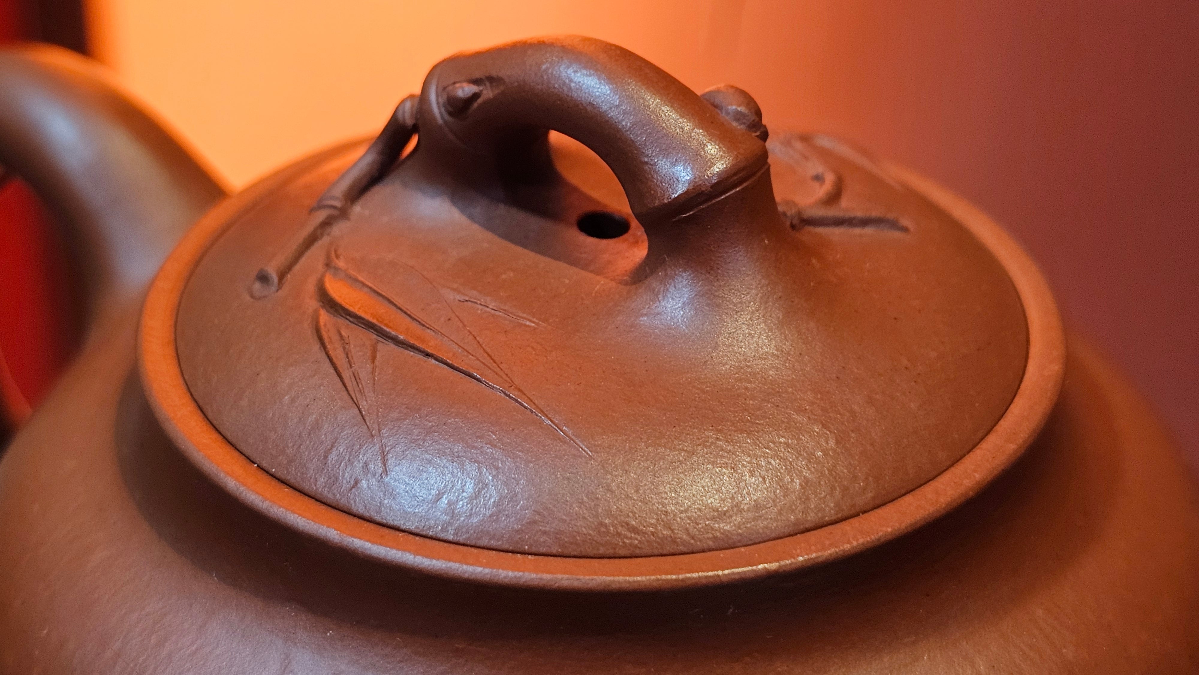 《高风亮节》"Gao Feng Liang Jie",  226.0ml, Ornate 花器! ~ Xiao Mei Yao Zhu Ni 小煤窑朱泥,  by Craftsman Shi Yun 石芸 ~!Congratulations to Mr L.C.! 0217hrs 5th Nov 2025, Taylors! SC!