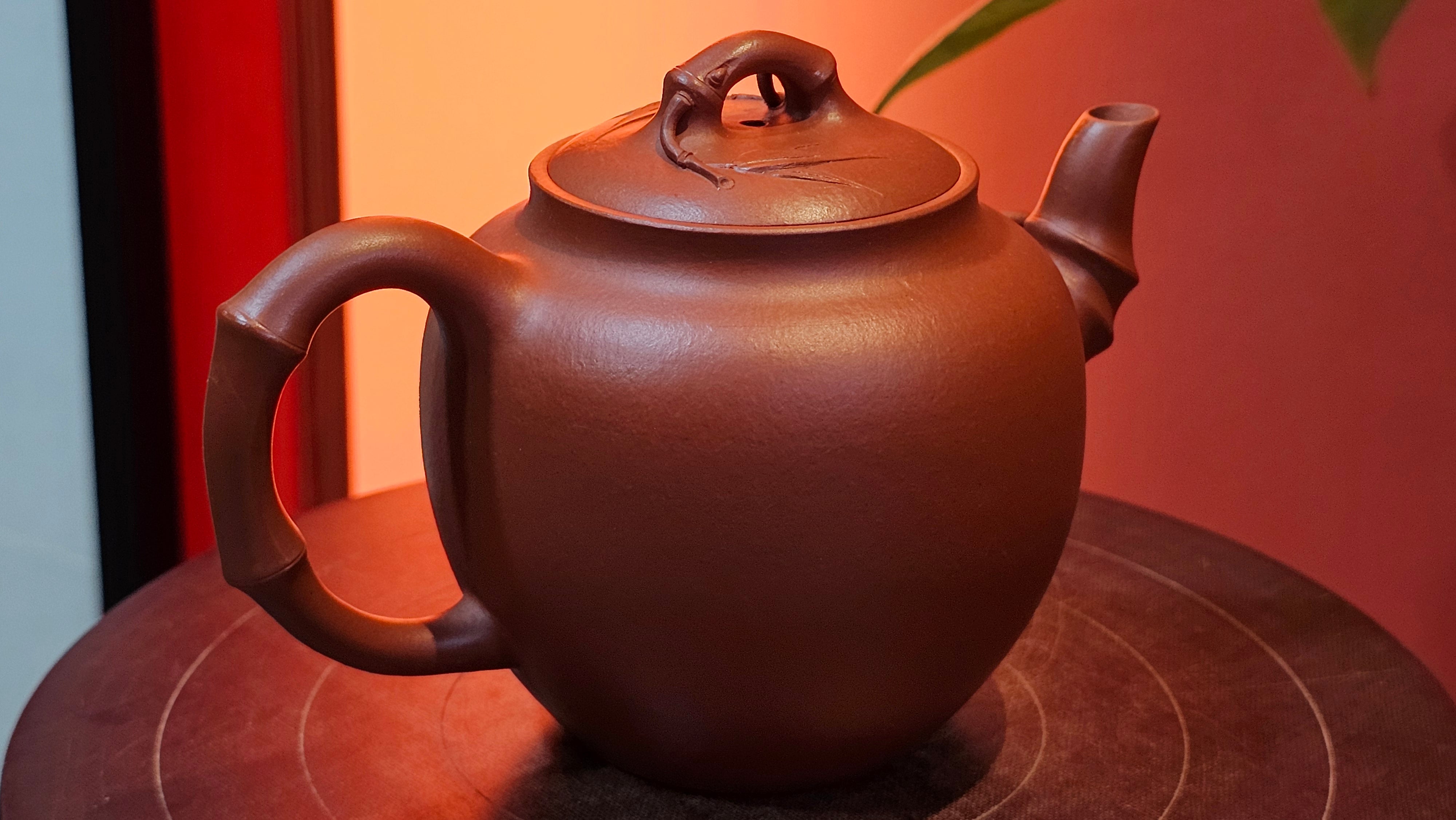 《高风亮节》"Gao Feng Liang Jie",  226.0ml, Ornate 花器! ~ Xiao Mei Yao Zhu Ni 小煤窑朱泥,  by Craftsman Shi Yun 石芸 ~!Congratulations to Mr L.C.! 0217hrs 5th Nov 2025, Taylors! SC!