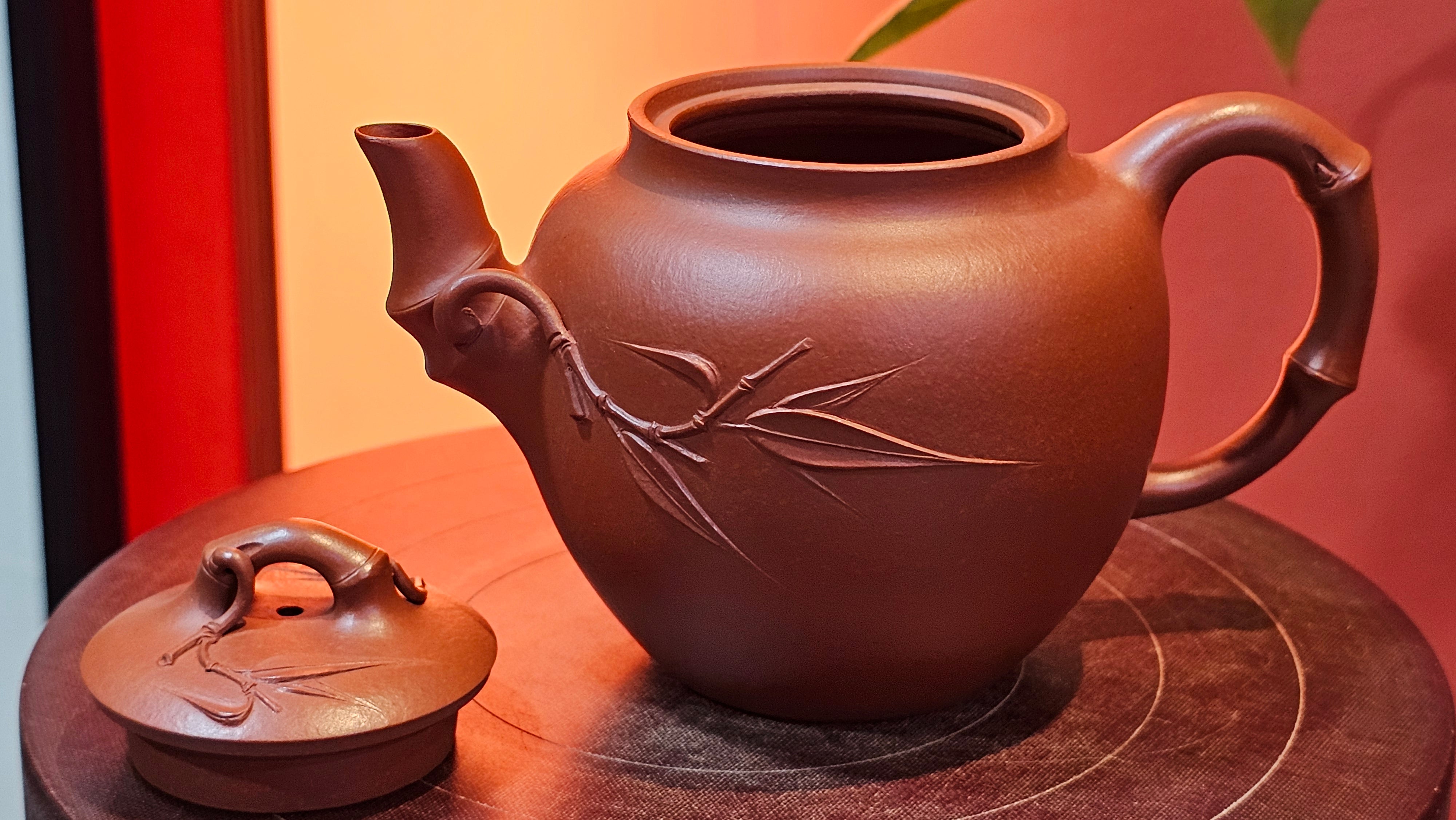 《高风亮节》"Gao Feng Liang Jie",  226.0ml, Ornate 花器! ~ Xiao Mei Yao Zhu Ni 小煤窑朱泥,  by Craftsman Shi Yun 石芸 ~!Congratulations to Mr L.C.! 0217hrs 5th Nov 2025, Taylors! SC!