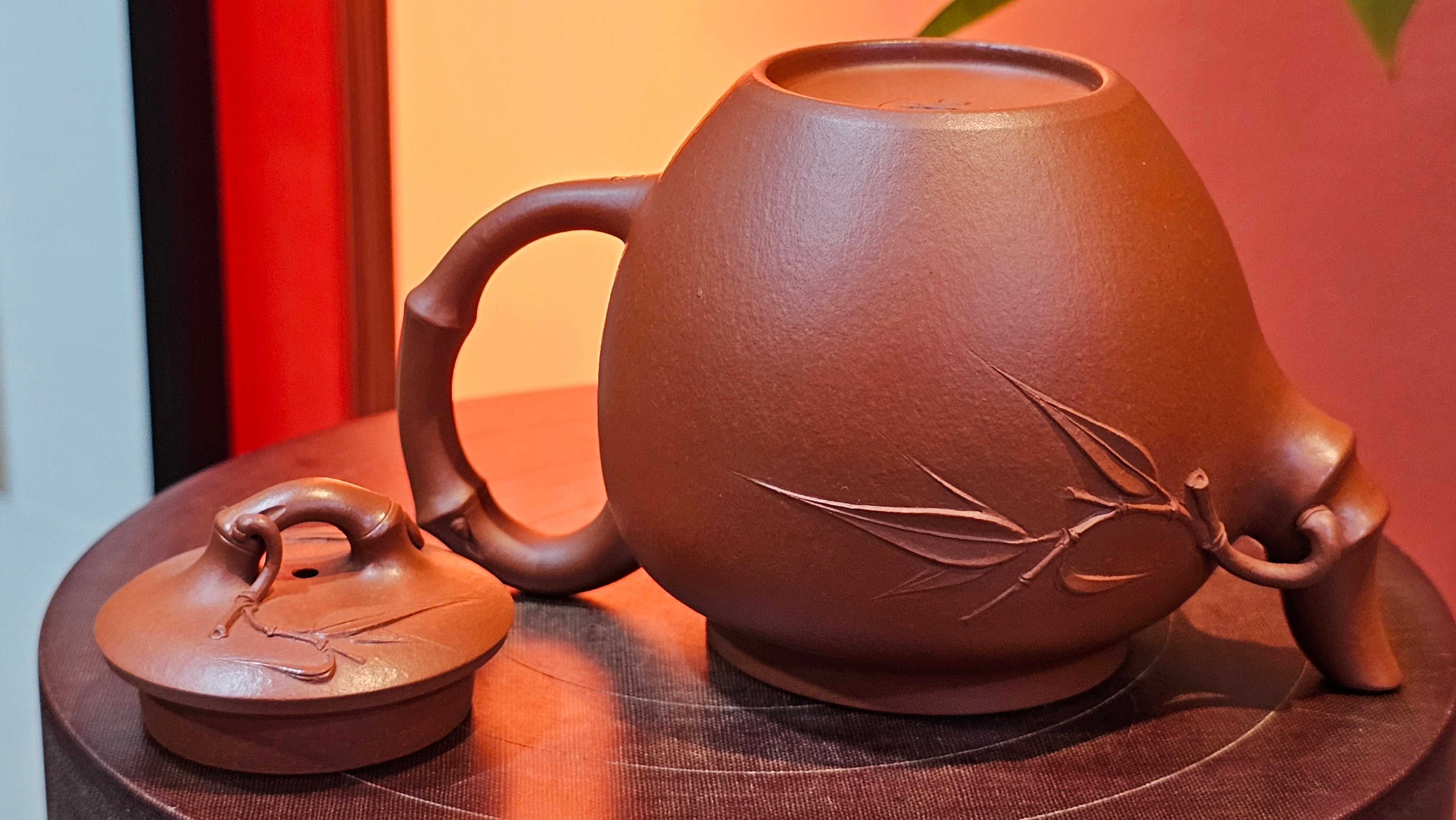 《高风亮节》"Gao Feng Liang Jie",  226.0ml, Ornate 花器! ~ Xiao Mei Yao Zhu Ni 小煤窑朱泥,  by Craftsman Shi Yun 石芸 ~!Congratulations to Mr L.C.! 0217hrs 5th Nov 2025, Taylors! SC!