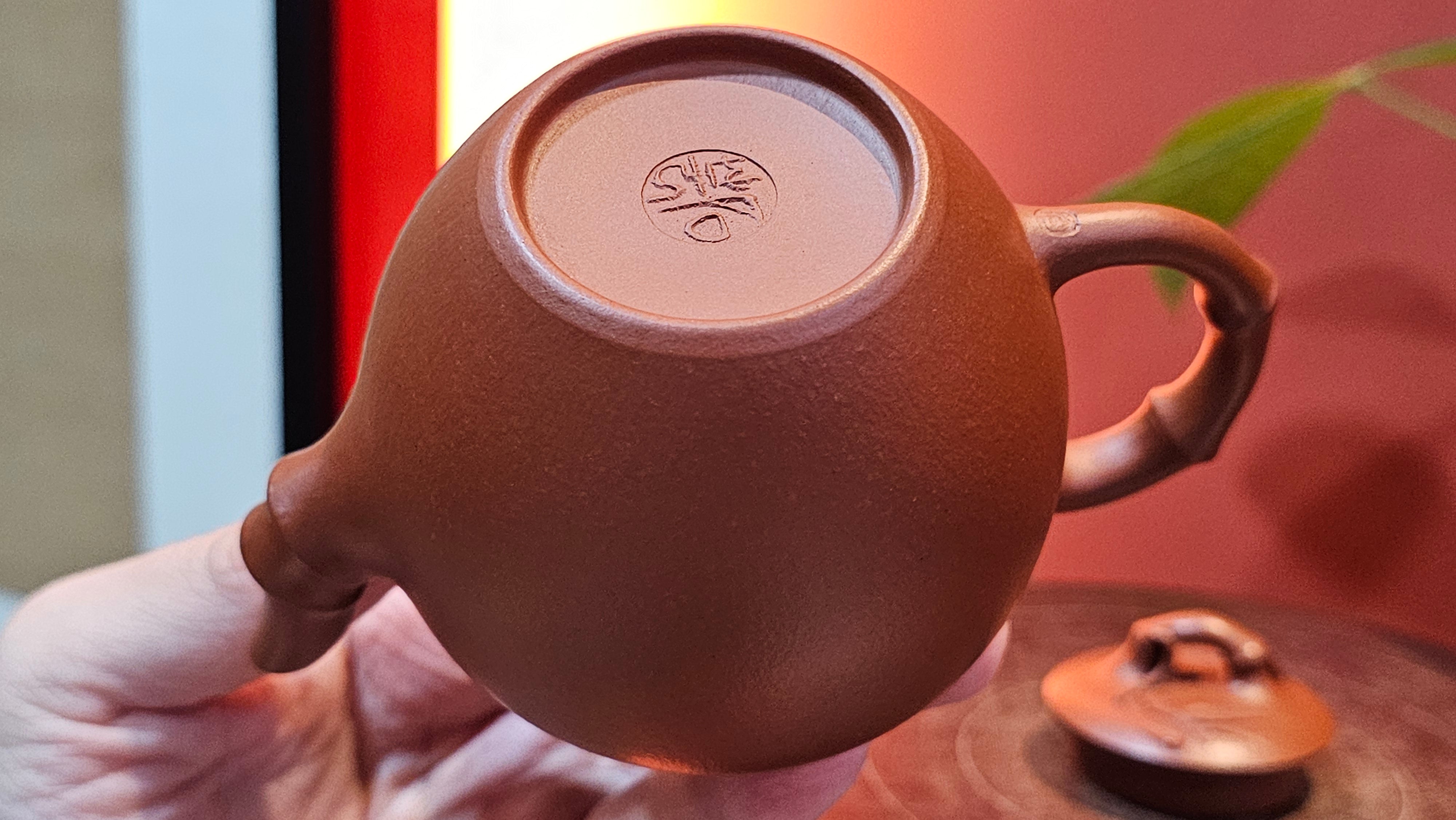 《高风亮节》"Gao Feng Liang Jie",  226.0ml, Ornate 花器! ~ Xiao Mei Yao Zhu Ni 小煤窑朱泥,  by Craftsman Shi Yun 石芸 ~!Congratulations to Mr L.C.! 0217hrs 5th Nov 2025, Taylors! SC!