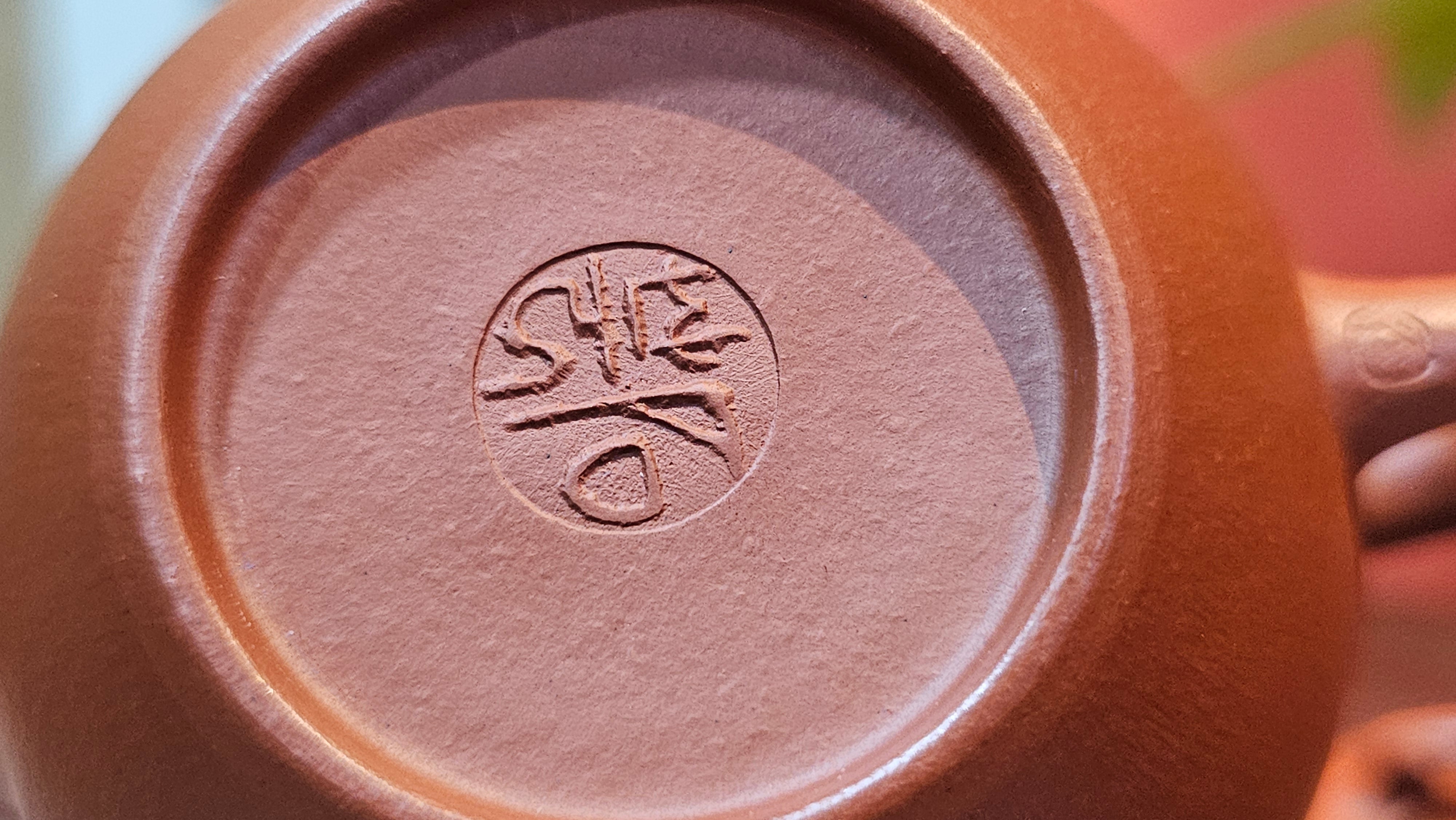 《高风亮节》"Gao Feng Liang Jie",  226.0ml, Ornate 花器! ~ Xiao Mei Yao Zhu Ni 小煤窑朱泥,  by Craftsman Shi Yun 石芸 ~!Congratulations to Mr L.C.! 0217hrs 5th Nov 2025, Taylors! SC!