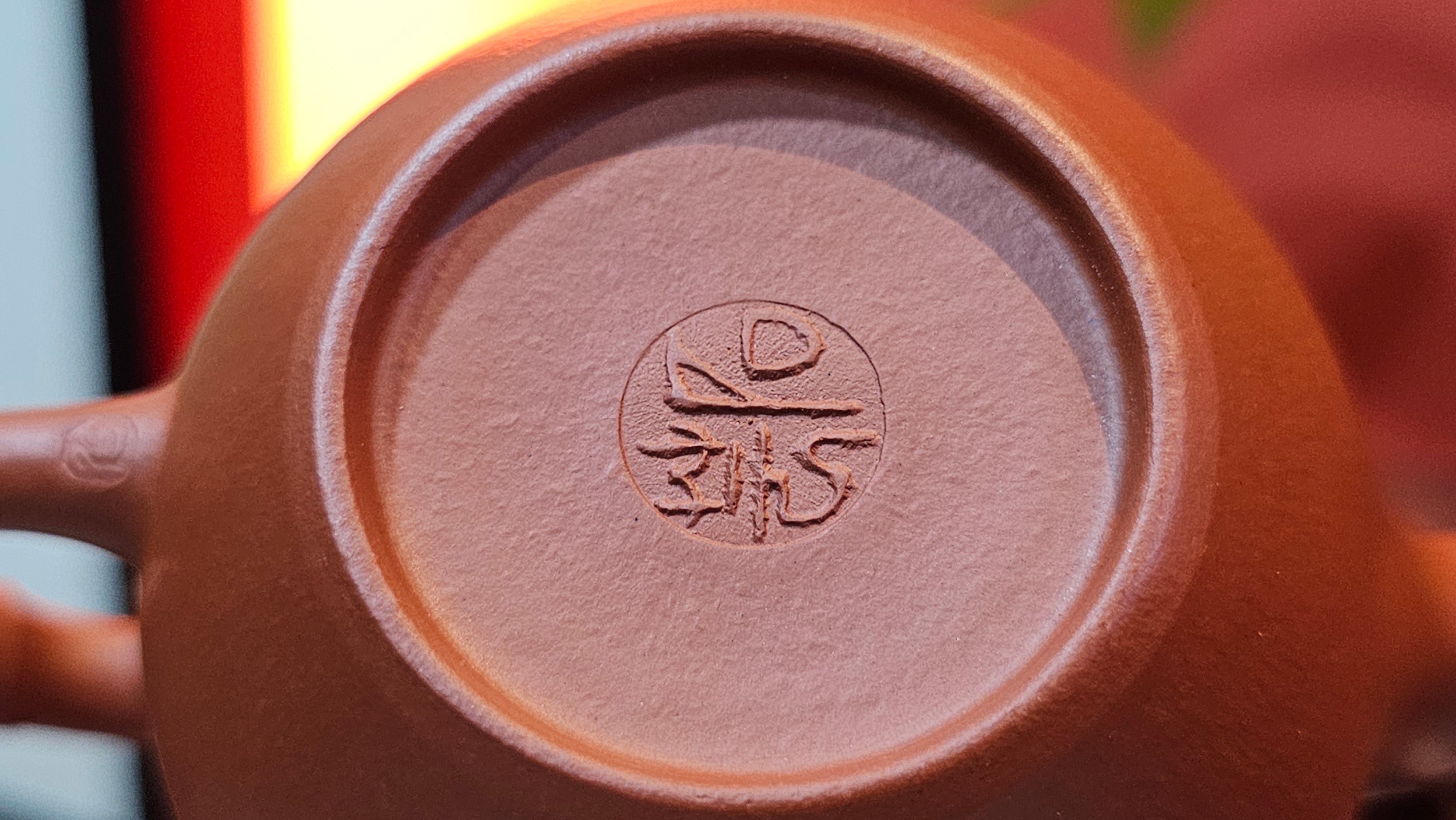 《高风亮节》"Gao Feng Liang Jie",  226.0ml, Ornate 花器! ~ Xiao Mei Yao Zhu Ni 小煤窑朱泥,  by Craftsman Shi Yun 石芸 ~!Congratulations to Mr L.C.! 0217hrs 5th Nov 2025, Taylors! SC!