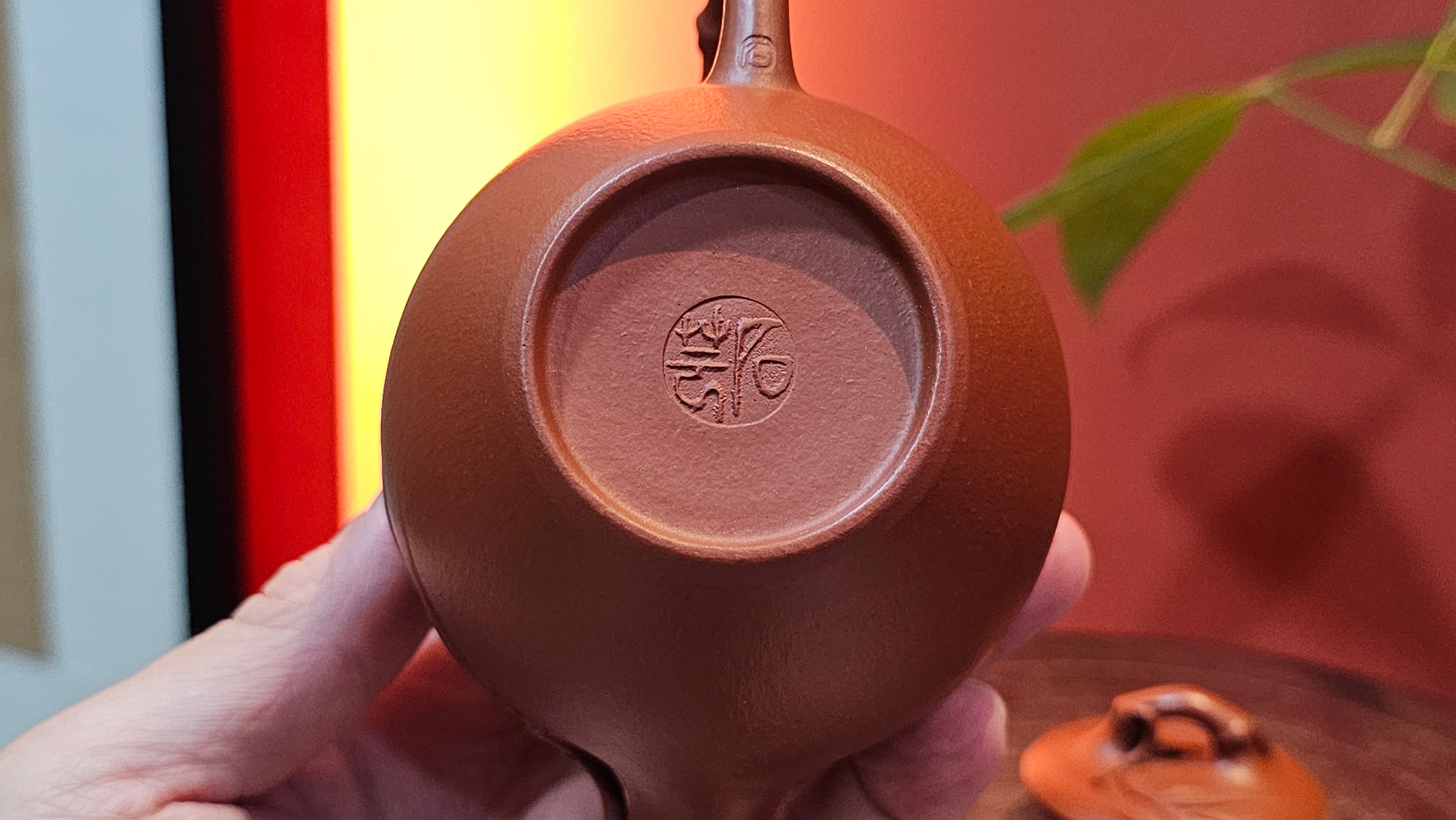 《高风亮节》"Gao Feng Liang Jie",  226.0ml, Ornate 花器! ~ Xiao Mei Yao Zhu Ni 小煤窑朱泥,  by Craftsman Shi Yun 石芸 ~!Congratulations to Mr L.C.! 0217hrs 5th Nov 2025, Taylors! SC!