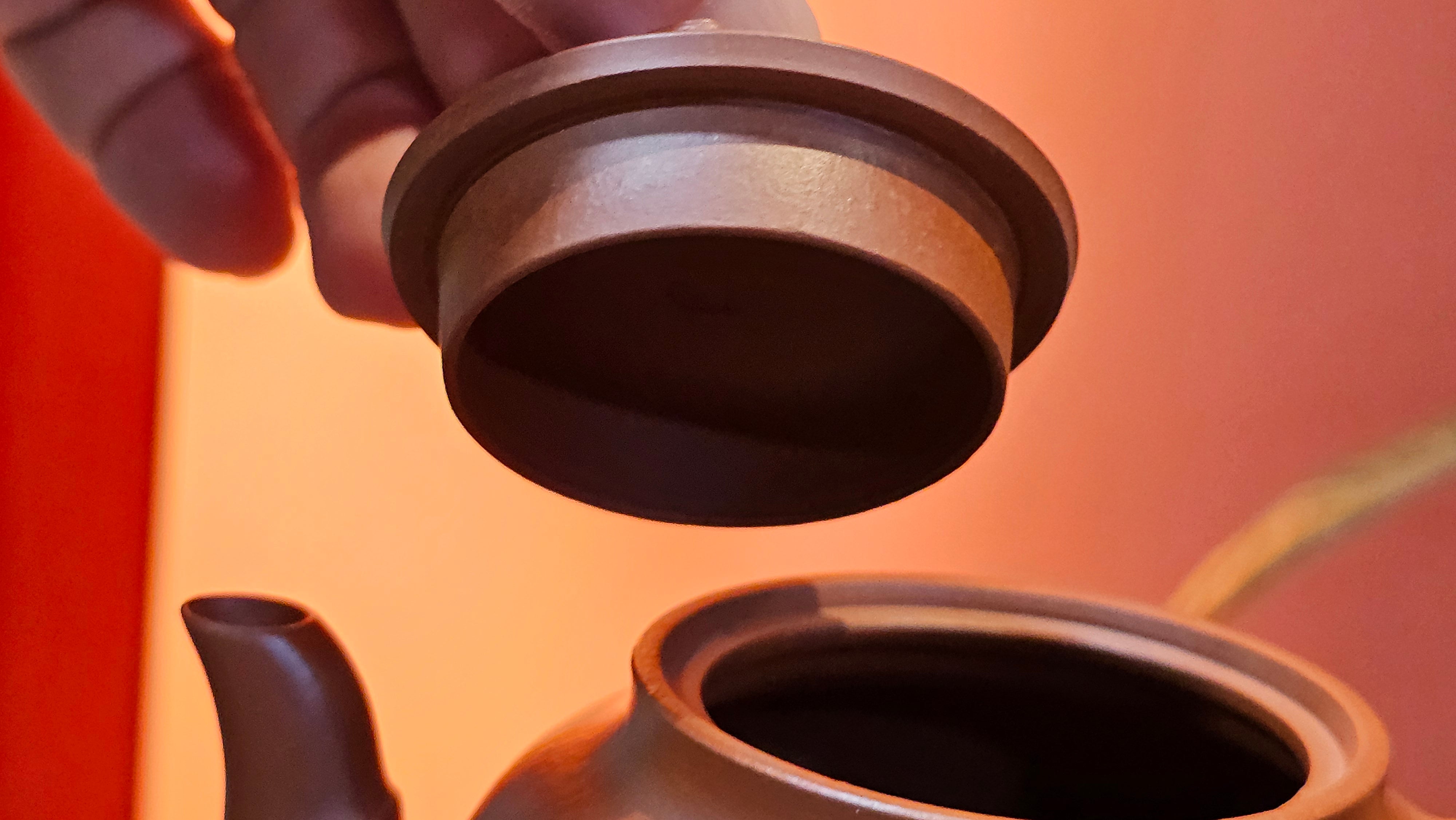 《高风亮节》"Gao Feng Liang Jie",  226.0ml, Ornate 花器! ~ Xiao Mei Yao Zhu Ni 小煤窑朱泥,  by Craftsman Shi Yun 石芸 ~!Congratulations to Mr L.C.! 0217hrs 5th Nov 2025, Taylors! SC!