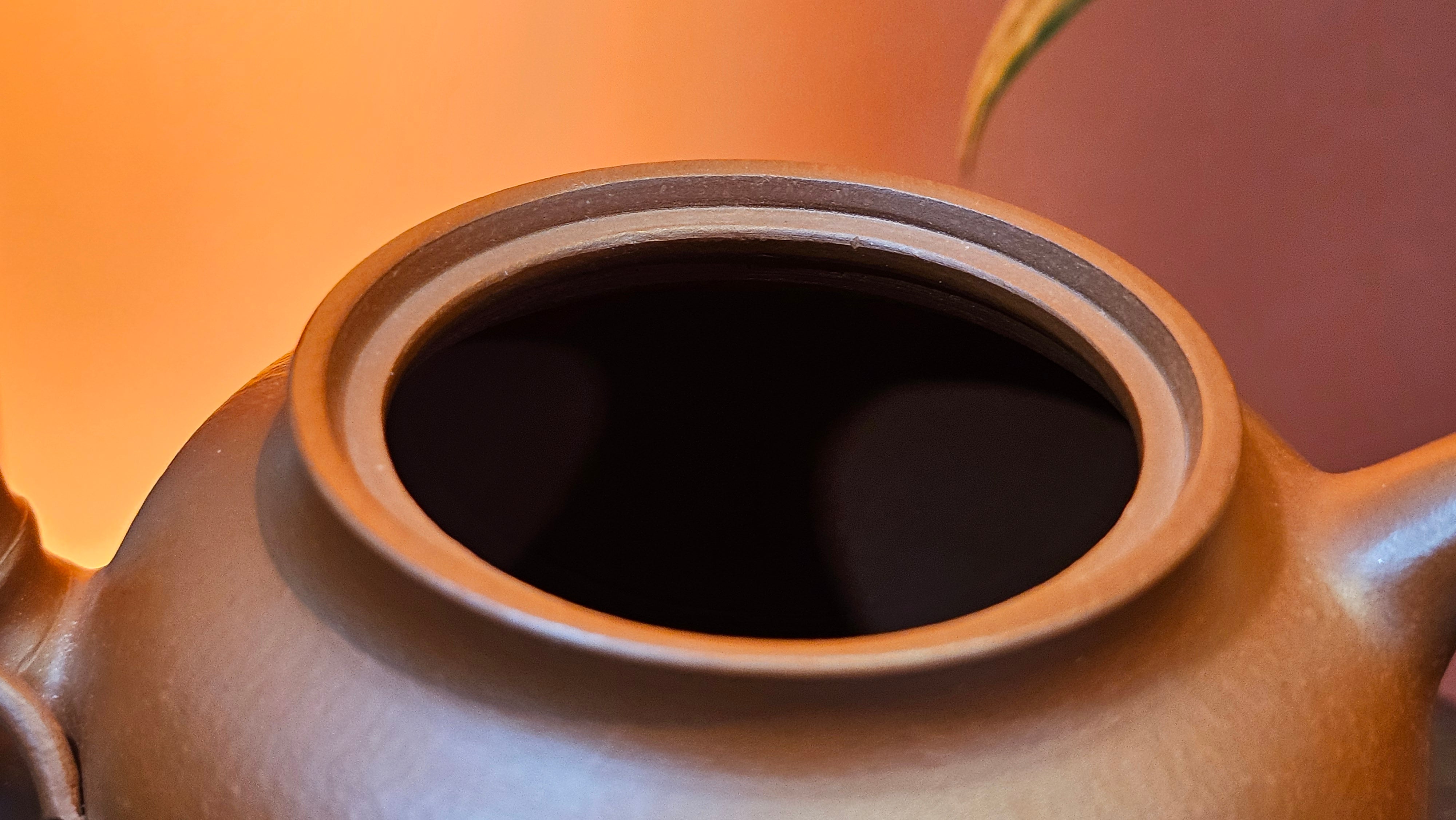 《高风亮节》"Gao Feng Liang Jie",  226.0ml, Ornate 花器! ~ Xiao Mei Yao Zhu Ni 小煤窑朱泥,  by Craftsman Shi Yun 石芸 ~!Congratulations to Mr L.C.! 0217hrs 5th Nov 2025, Taylors! SC!