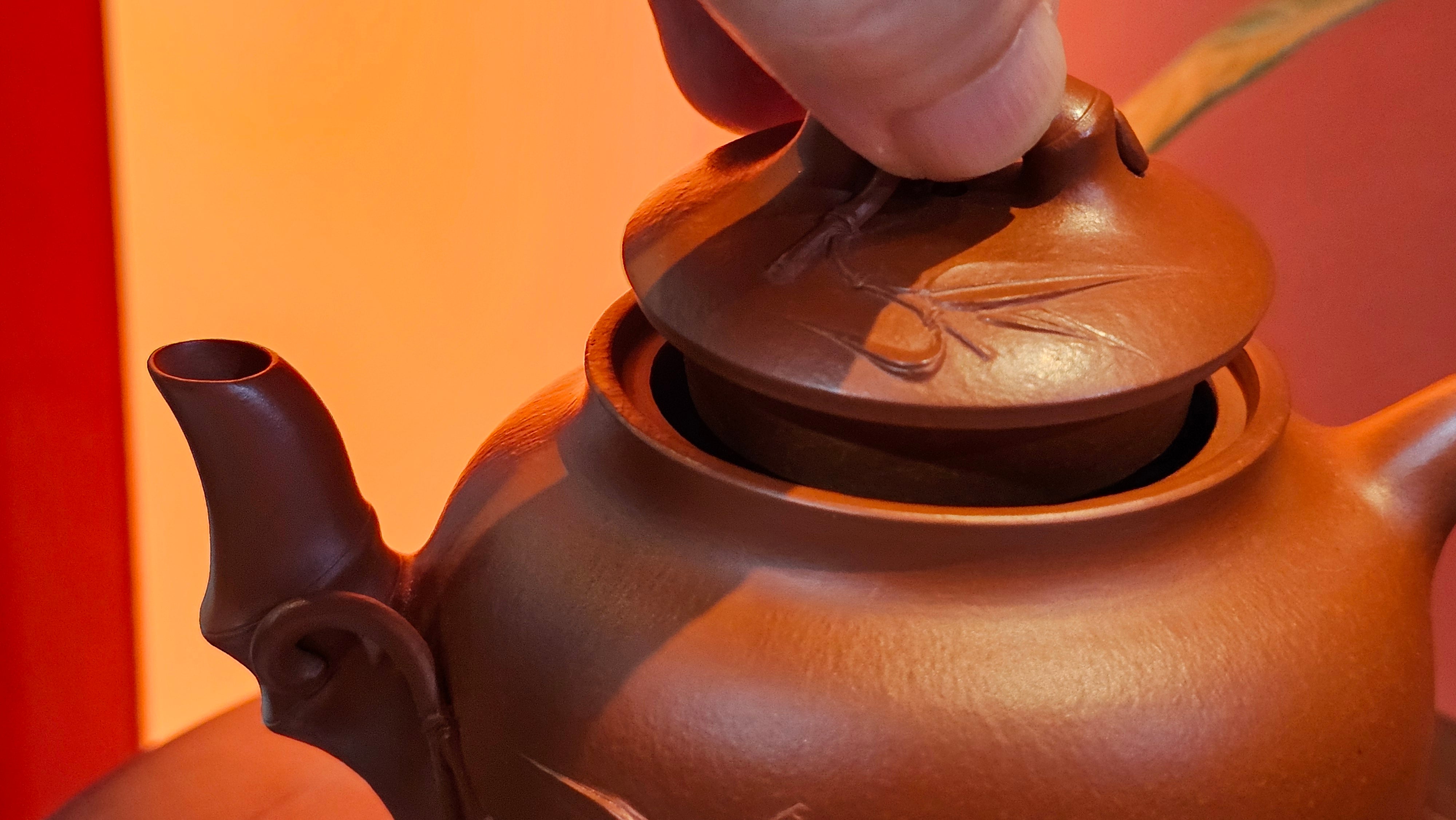 《高风亮节》"Gao Feng Liang Jie",  226.0ml, Ornate 花器! ~ Xiao Mei Yao Zhu Ni 小煤窑朱泥,  by Craftsman Shi Yun 石芸 ~!Congratulations to Mr L.C.! 0217hrs 5th Nov 2025, Taylors! SC!