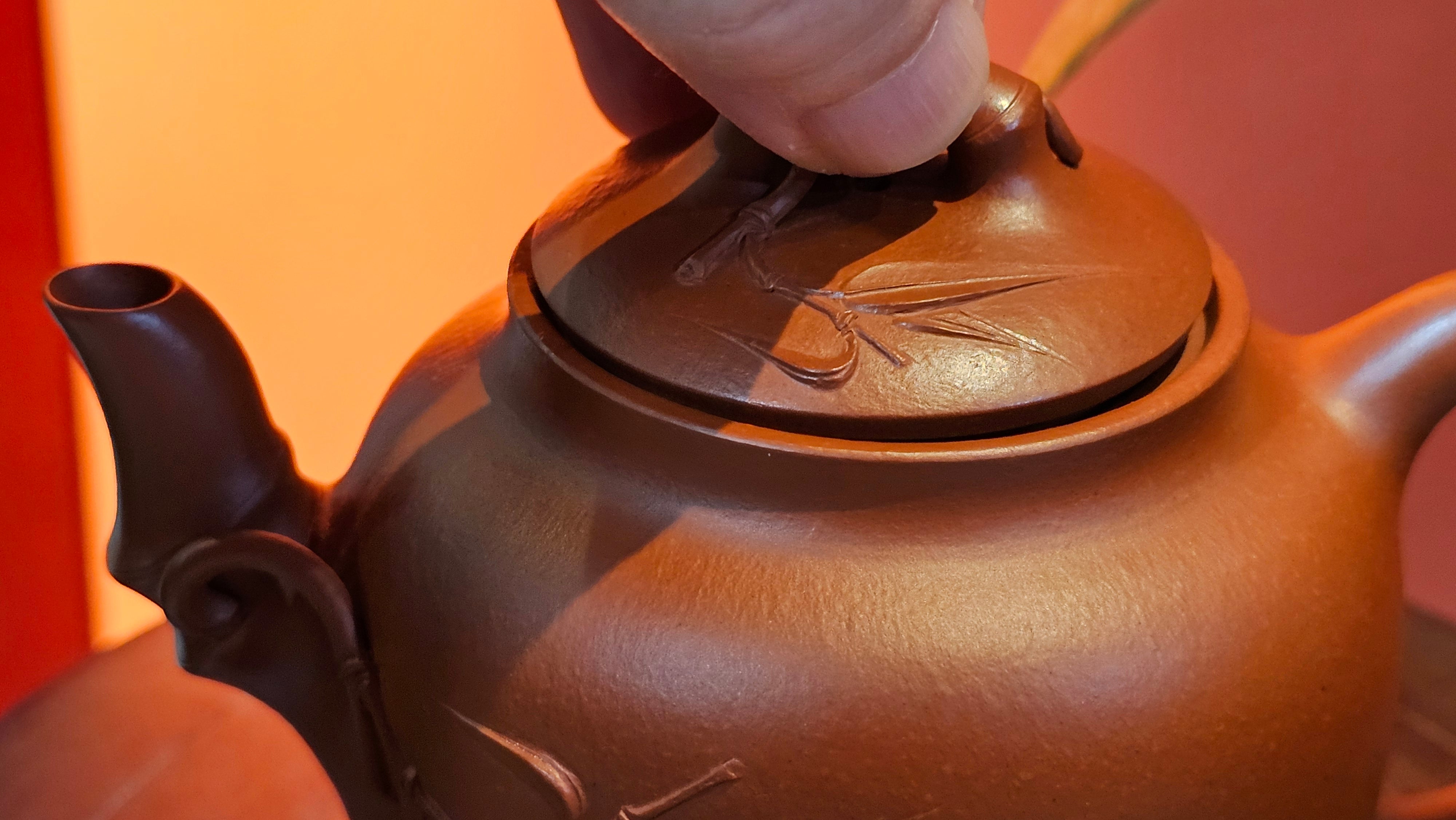 《高风亮节》"Gao Feng Liang Jie",  226.0ml, Ornate 花器! ~ Xiao Mei Yao Zhu Ni 小煤窑朱泥,  by Craftsman Shi Yun 石芸 ~!Congratulations to Mr L.C.! 0217hrs 5th Nov 2025, Taylors! SC!