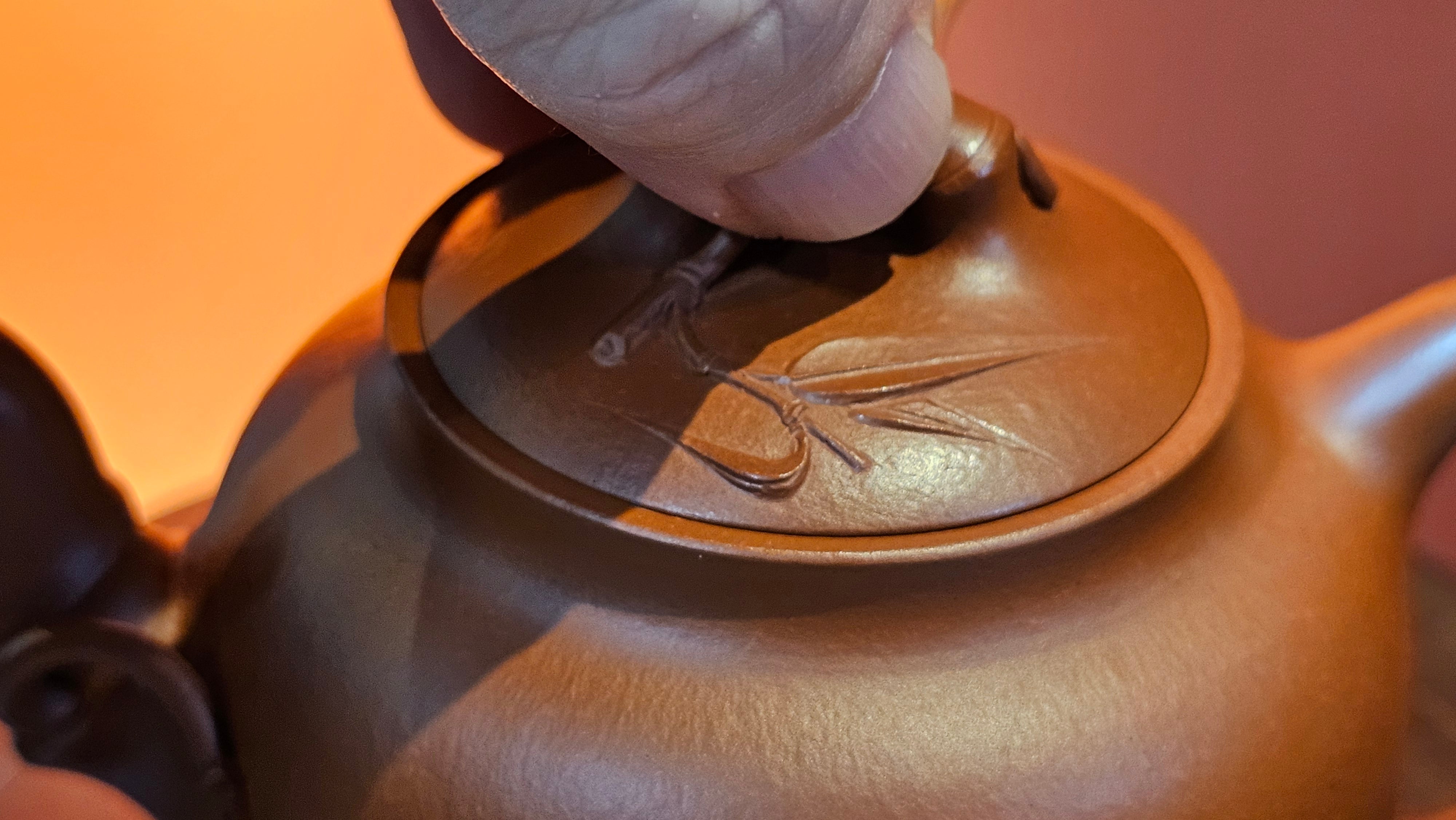 《高风亮节》"Gao Feng Liang Jie",  226.0ml, Ornate 花器! ~ Xiao Mei Yao Zhu Ni 小煤窑朱泥,  by Craftsman Shi Yun 石芸 ~!Congratulations to Mr L.C.! 0217hrs 5th Nov 2025, Taylors! SC!