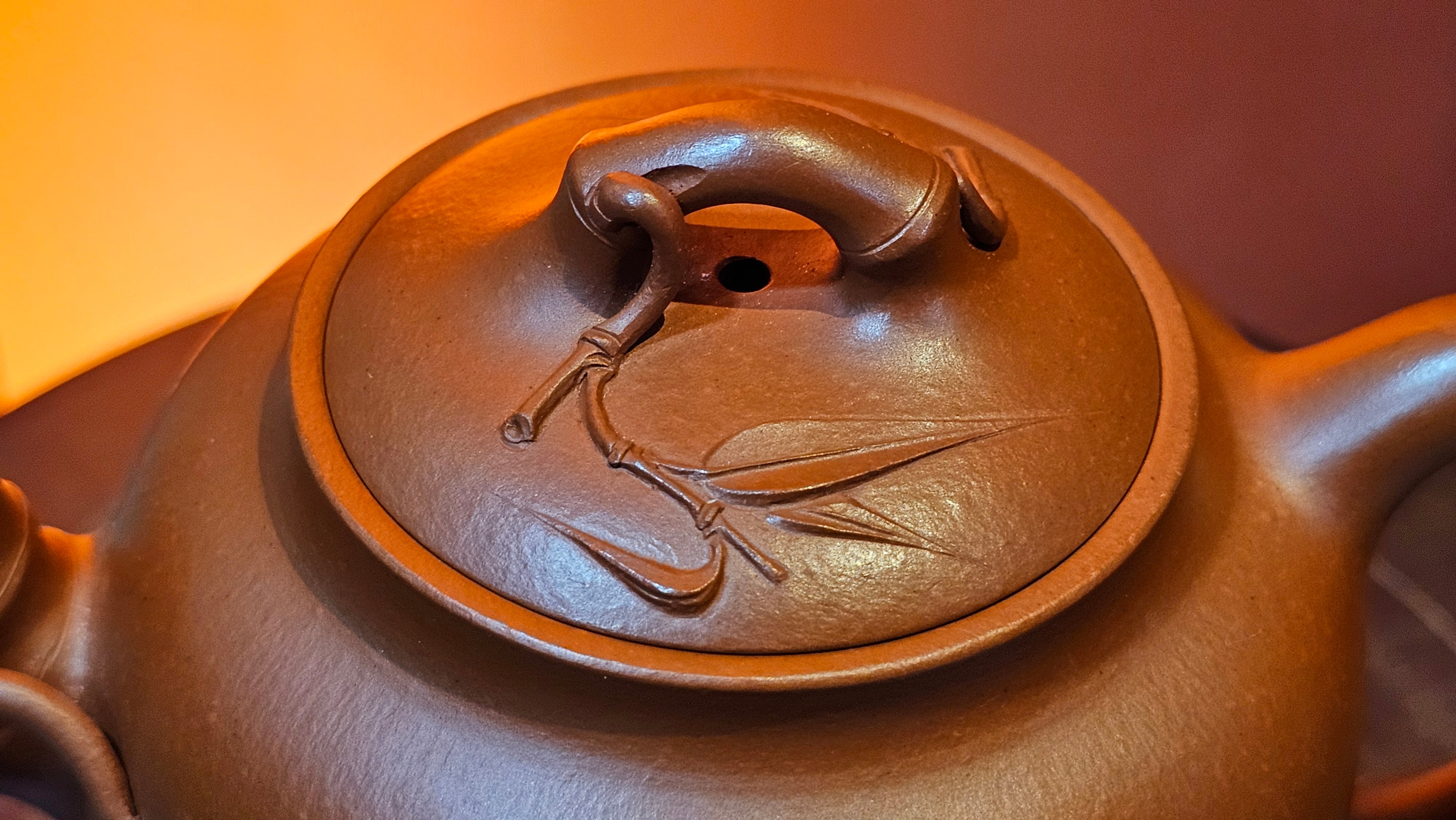 《高风亮节》"Gao Feng Liang Jie",  226.0ml, Ornate 花器! ~ Xiao Mei Yao Zhu Ni 小煤窑朱泥,  by Craftsman Shi Yun 石芸 ~!Congratulations to Mr L.C.! 0217hrs 5th Nov 2025, Taylors! SC!