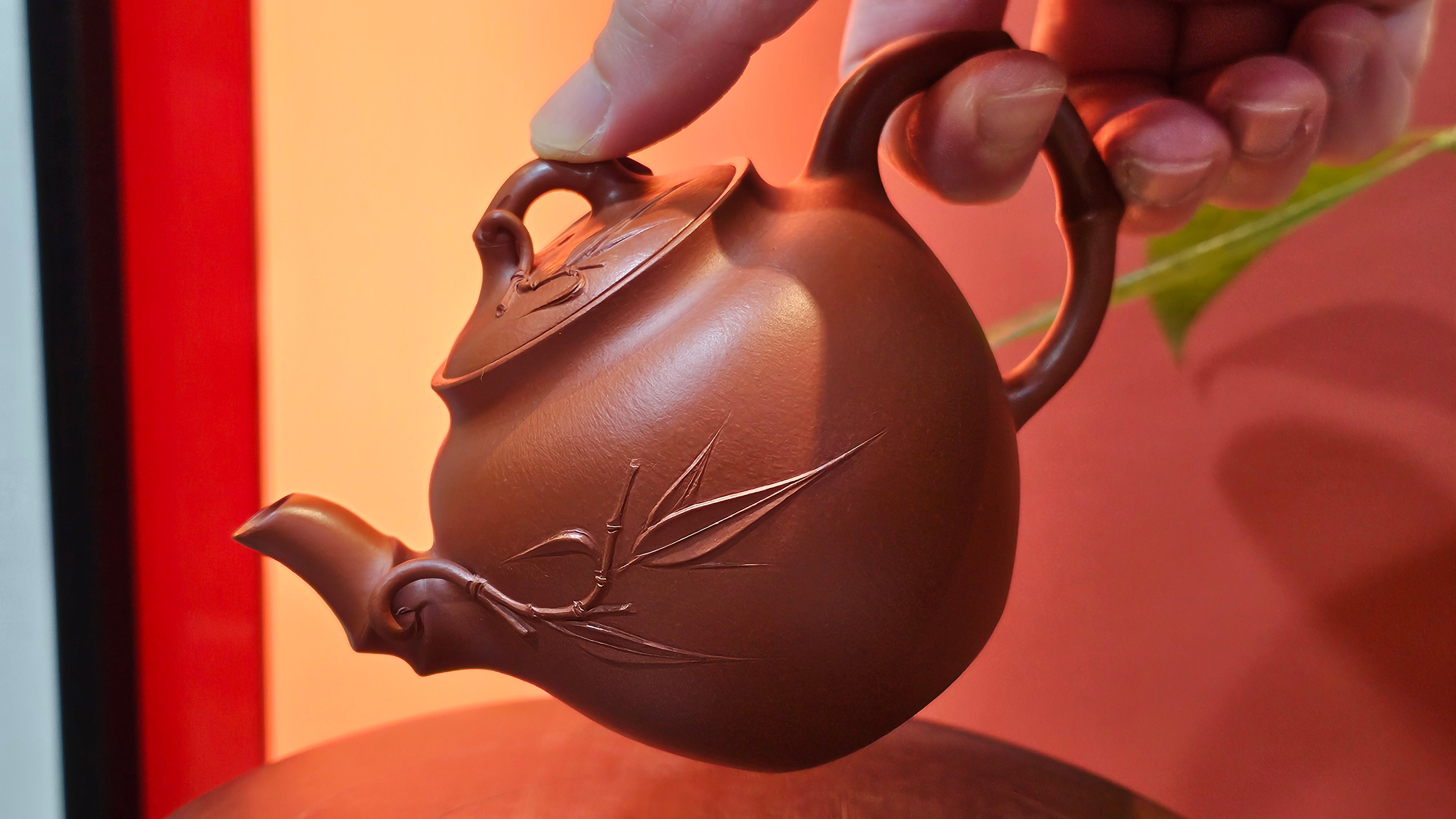 《高风亮节》"Gao Feng Liang Jie",  226.0ml, Ornate 花器! ~ Xiao Mei Yao Zhu Ni 小煤窑朱泥,  by Craftsman Shi Yun 石芸 ~!Congratulations to Mr L.C.! 0217hrs 5th Nov 2025, Taylors! SC!