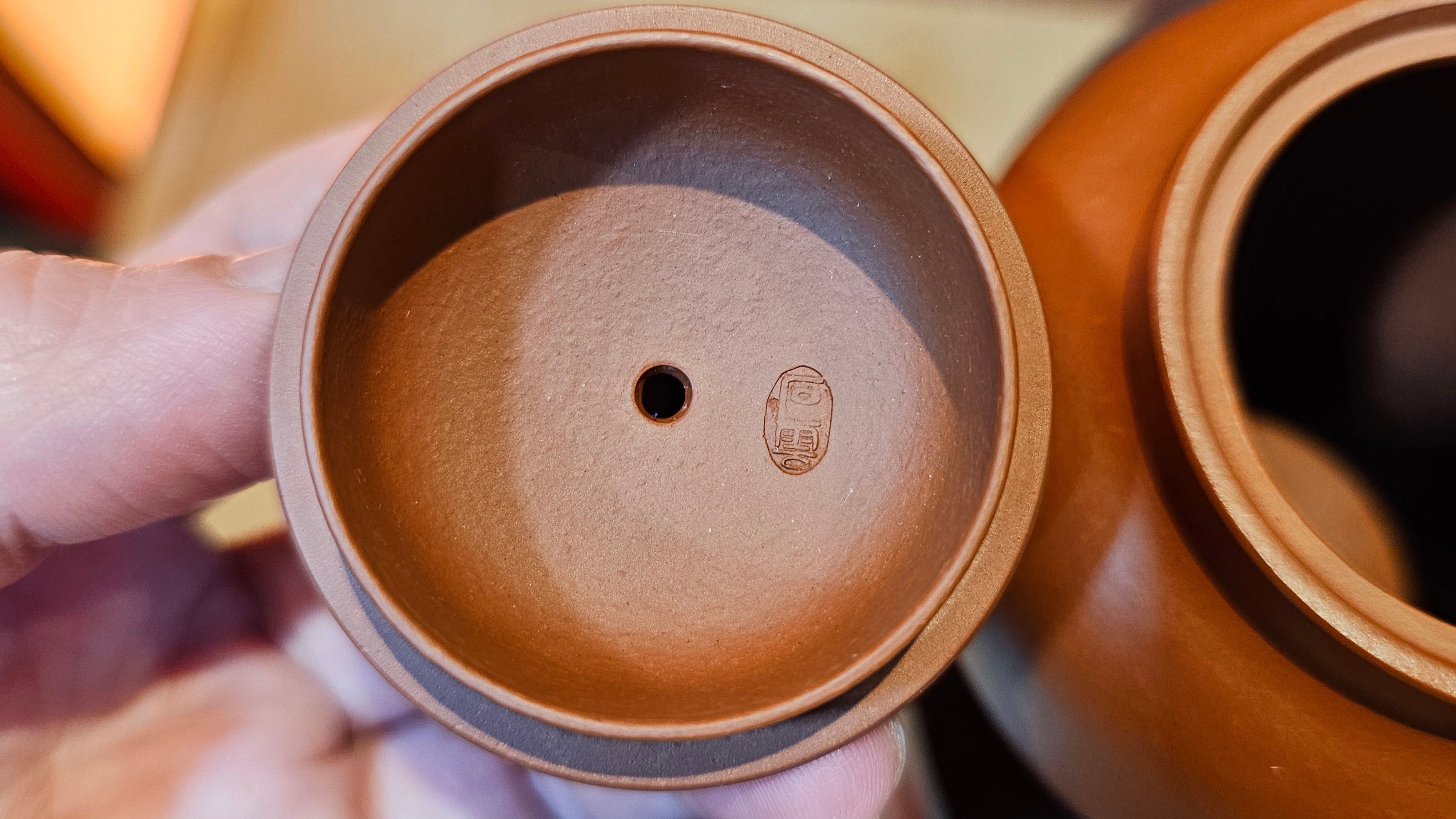 《高风亮节》"Gao Feng Liang Jie",  226.0ml, Ornate 花器! ~ Xiao Mei Yao Zhu Ni 小煤窑朱泥,  by Craftsman Shi Yun 石芸 ~!Congratulations to Mr L.C.! 0217hrs 5th Nov 2025, Taylors! SC!