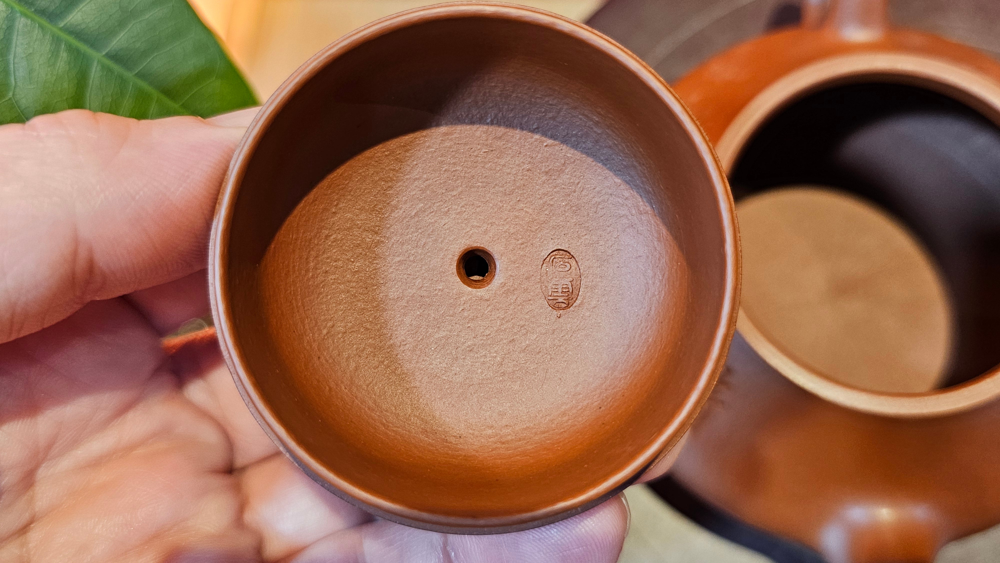 Han Tang Shi Piao 汉棠石瓢, 162.3ml, Xiao Mei Yao Zhu Ni 小煤窑朱泥, by Craftsman Shi Yun 石芸, Engraving by Craftsman Yi De Shu 刻绘 ~ 一德书 ~ Congratulations!to Ms J.C.! 1405hrs 18th Oct 2025, Los Angeles! CA.