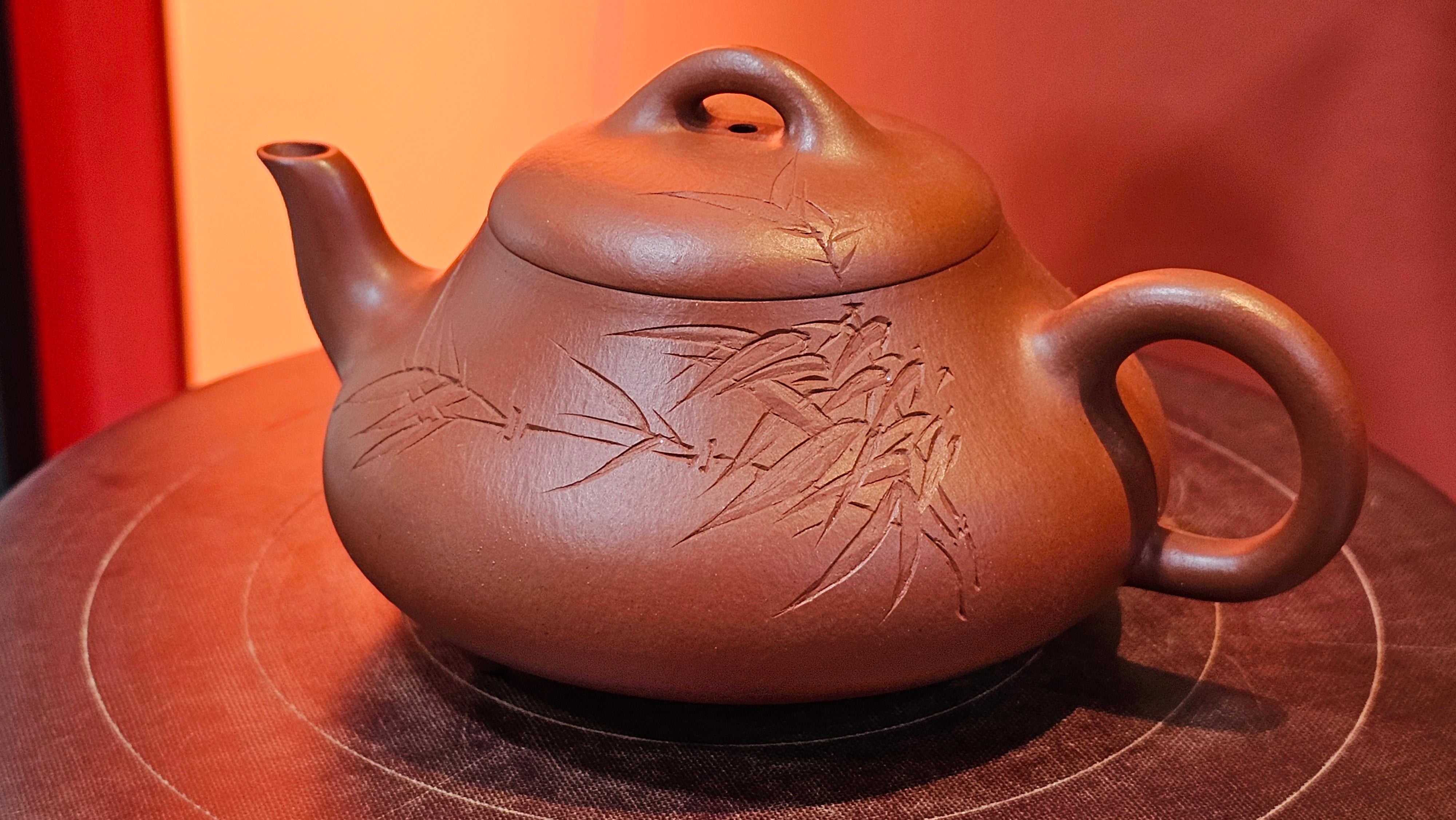 Han Tang Shi Piao 汉棠石瓢, 162.3ml, Xiao Mei Yao Zhu Ni 小煤窑朱泥, by Craftsman Shi Yun 石芸, Engraving by Craftsman Yi De Shu 刻绘 ~ 一德书 ~ Congratulations!to Ms J.C.! 1405hrs 18th Oct 2025, Los Angeles! CA.