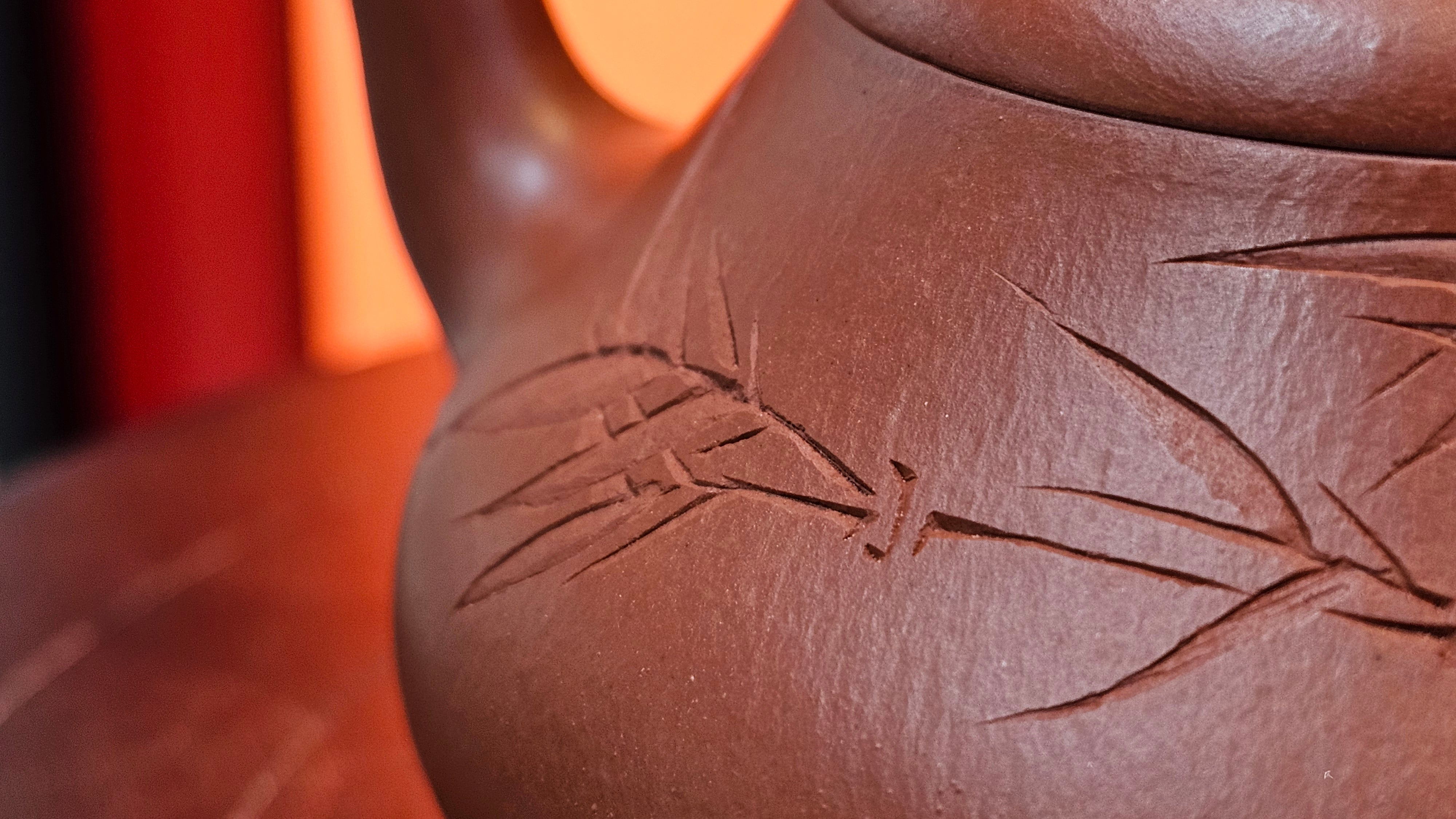 Han Tang Shi Piao 汉棠石瓢, 162.3ml, Xiao Mei Yao Zhu Ni 小煤窑朱泥, by Craftsman Shi Yun 石芸, Engraving by Craftsman Yi De Shu 刻绘 ~ 一德书 ~ Congratulations!to Ms J.C.! 1405hrs 18th Oct 2025, Los Angeles! CA.