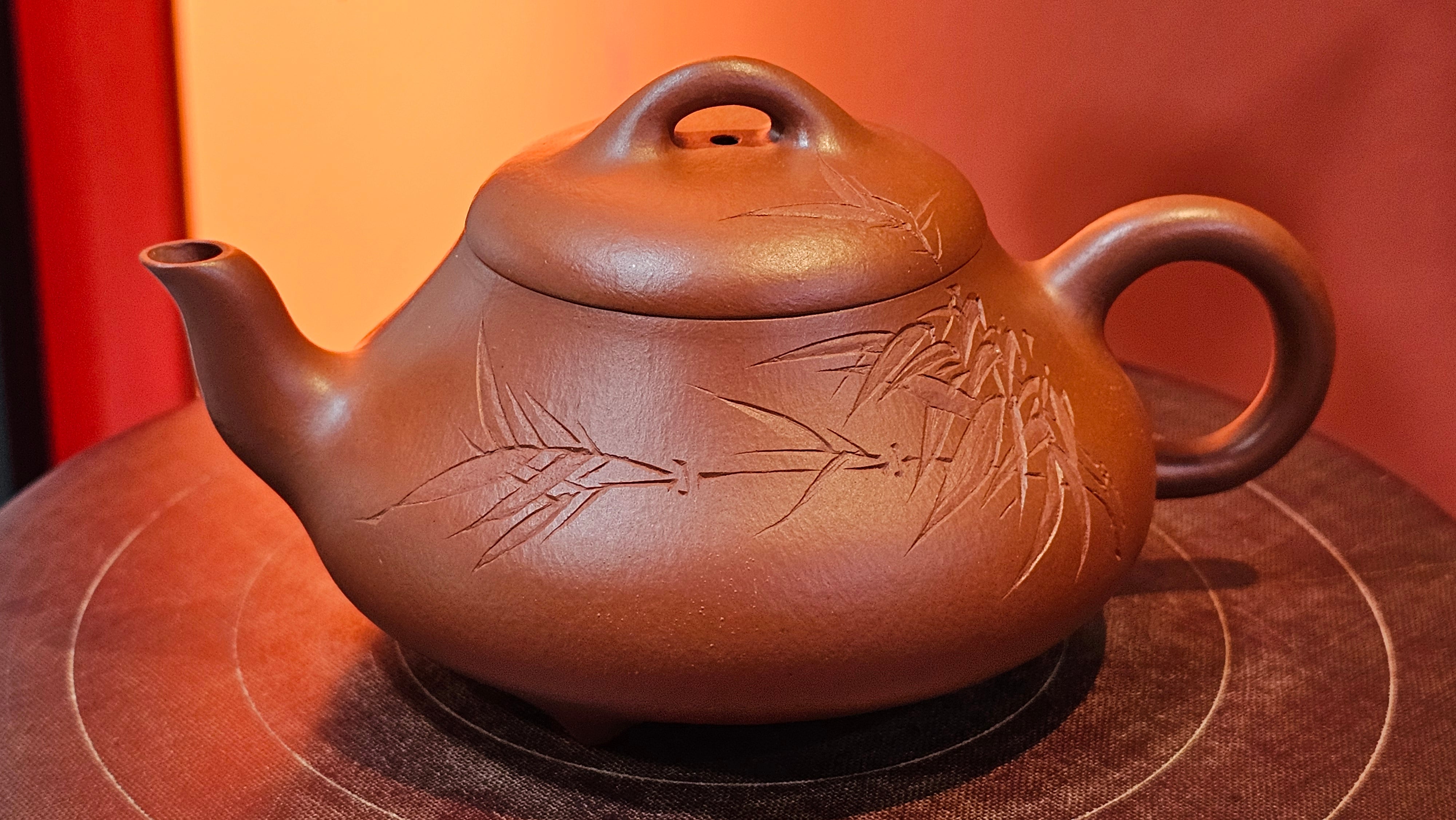 Han Tang Shi Piao 汉棠石瓢, 162.3ml, Xiao Mei Yao Zhu Ni 小煤窑朱泥, by Craftsman Shi Yun 石芸, Engraving by Craftsman Yi De Shu 刻绘 ~ 一德书 ~ Congratulations!to Ms J.C.! 1405hrs 18th Oct 2025, Los Angeles! CA.