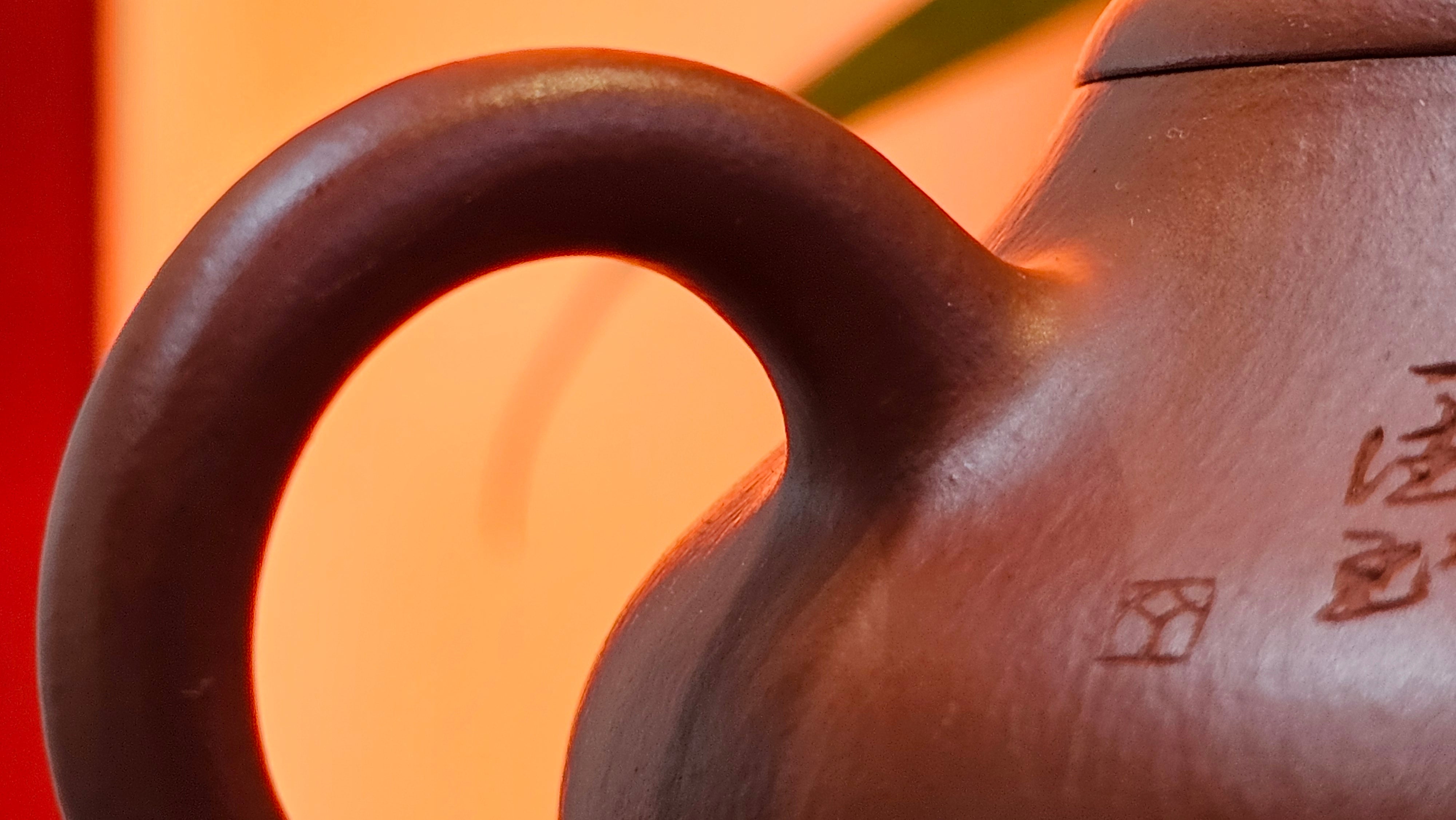 Han Tang Shi Piao 汉棠石瓢, 162.3ml, Xiao Mei Yao Zhu Ni 小煤窑朱泥, by Craftsman Shi Yun 石芸, Engraving by Craftsman Yi De Shu 刻绘 ~ 一德书 ~ Congratulations!to Ms J.C.! 1405hrs 18th Oct 2025, Los Angeles! CA.