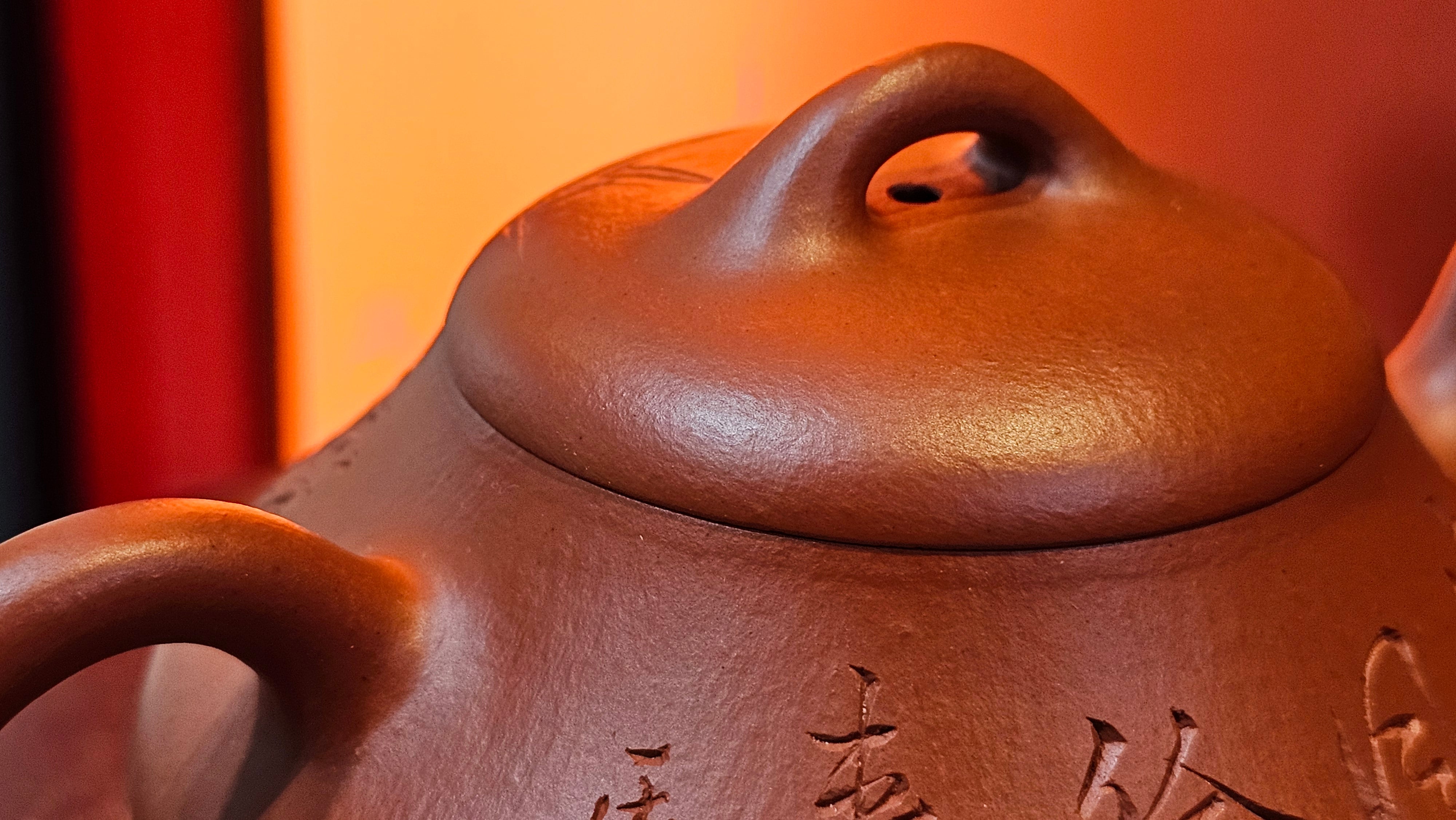 Han Tang Shi Piao 汉棠石瓢, 162.3ml, Xiao Mei Yao Zhu Ni 小煤窑朱泥, by Craftsman Shi Yun 石芸, Engraving by Craftsman Yi De Shu 刻绘 ~ 一德书 ~ Congratulations!to Ms J.C.! 1405hrs 18th Oct 2025, Los Angeles! CA.