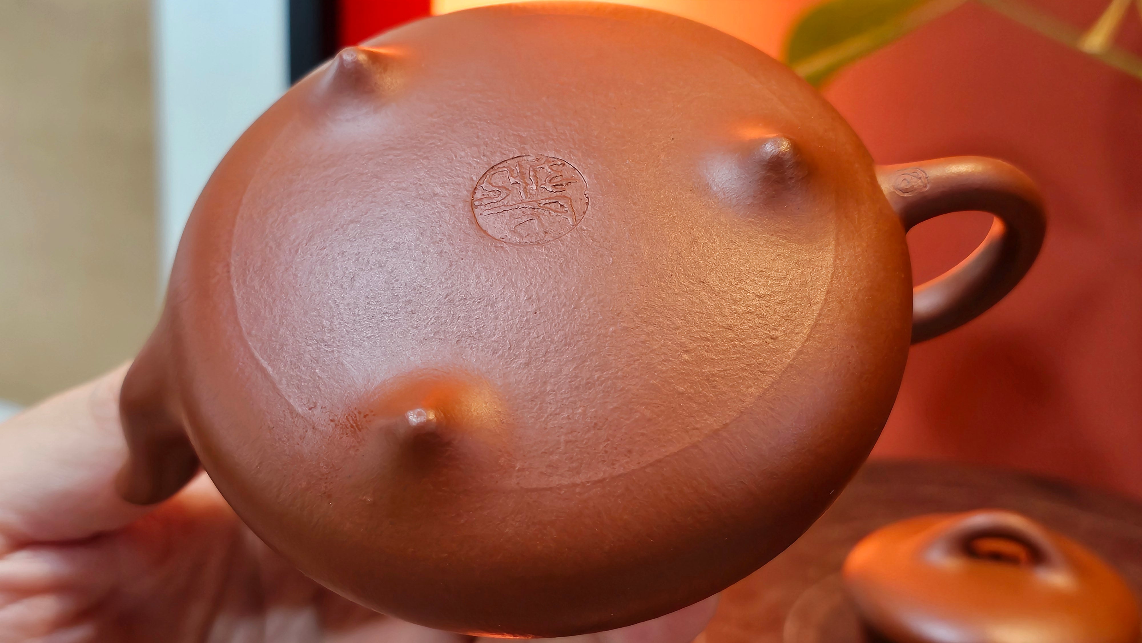 Han Tang Shi Piao 汉棠石瓢, 162.3ml, Xiao Mei Yao Zhu Ni 小煤窑朱泥, by Craftsman Shi Yun 石芸, Engraving by Craftsman Yi De Shu 刻绘 ~ 一德书 ~ Congratulations!to Ms J.C.! 1405hrs 18th Oct 2025, Los Angeles! CA.