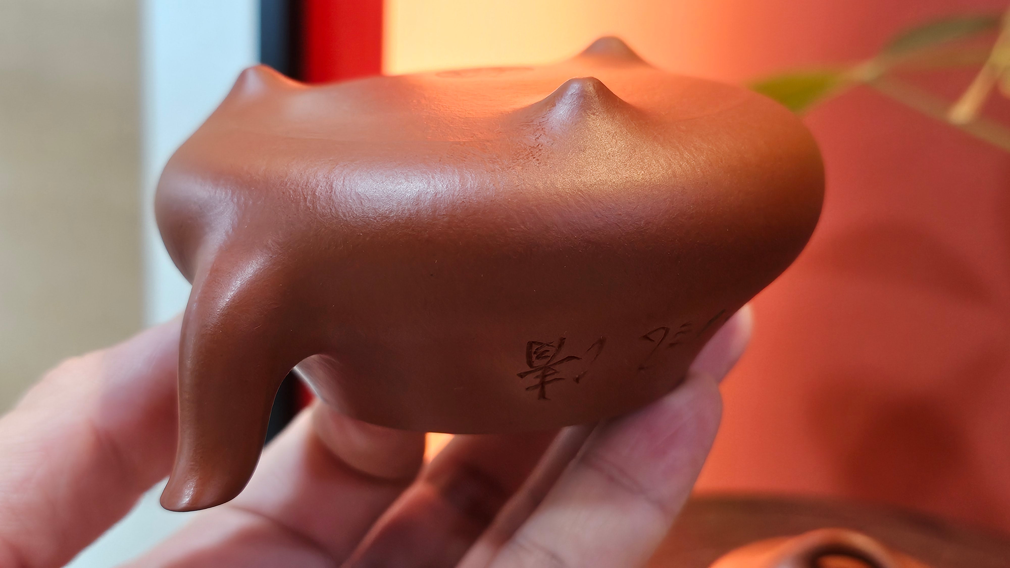 Han Tang Shi Piao 汉棠石瓢, 162.3ml, Xiao Mei Yao Zhu Ni 小煤窑朱泥, by Craftsman Shi Yun 石芸, Engraving by Craftsman Yi De Shu 刻绘 ~ 一德书 ~ Congratulations!to Ms J.C.! 1405hrs 18th Oct 2025, Los Angeles! CA.