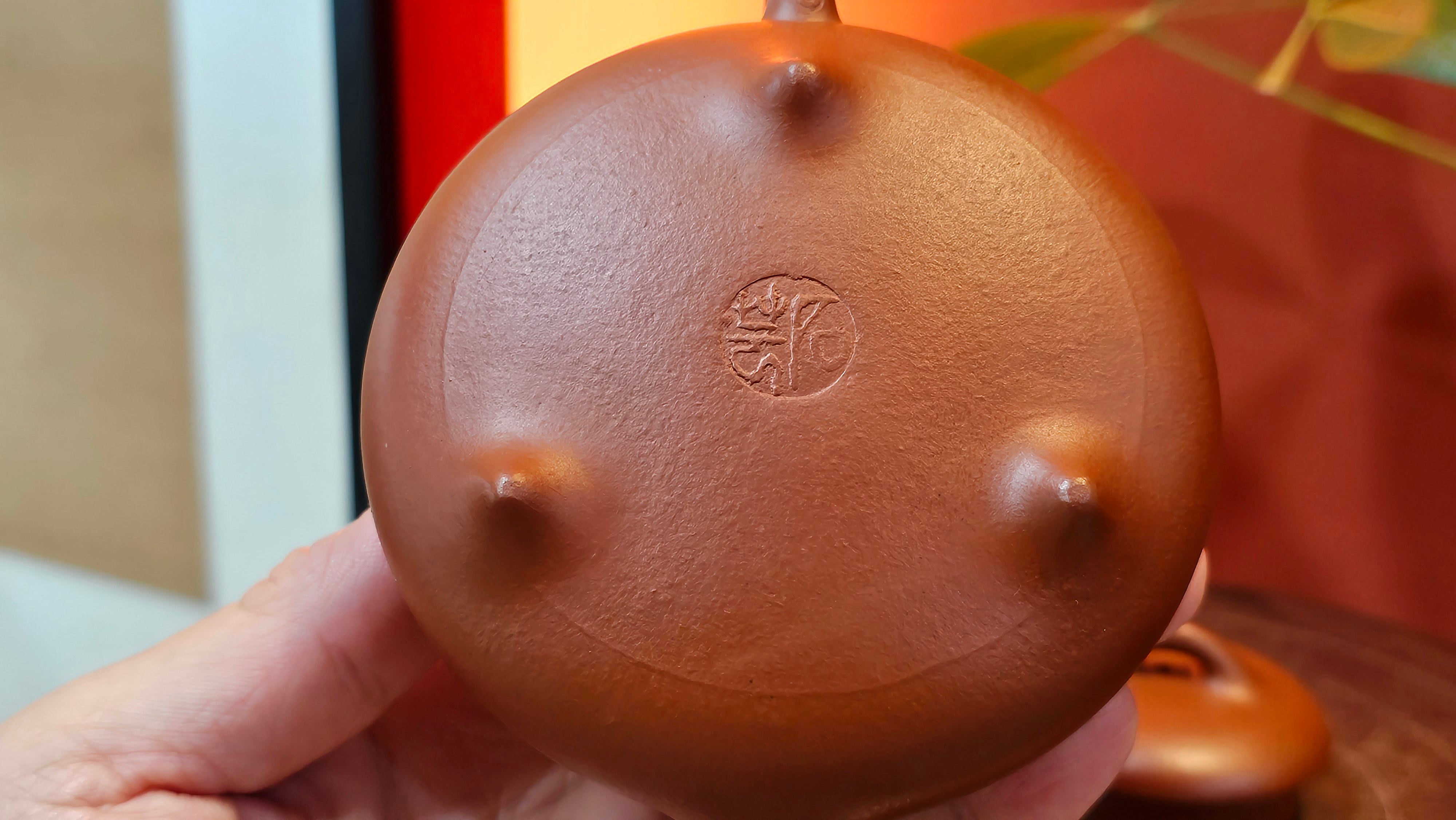 Han Tang Shi Piao 汉棠石瓢, 162.3ml, Xiao Mei Yao Zhu Ni 小煤窑朱泥, by Craftsman Shi Yun 石芸, Engraving by Craftsman Yi De Shu 刻绘 ~ 一德书 ~ Congratulations!to Ms J.C.! 1405hrs 18th Oct 2025, Los Angeles! CA.